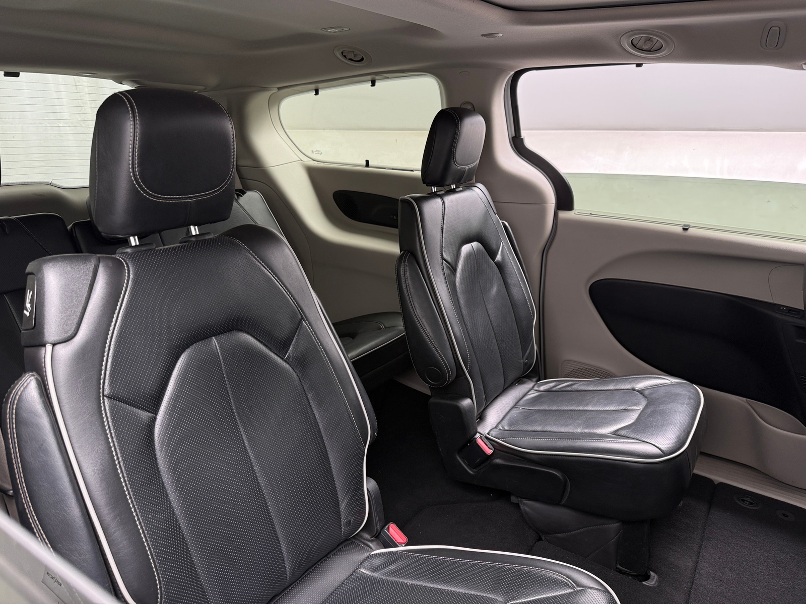 Thumbnail: 2022 Chrysler Pacifica - 5