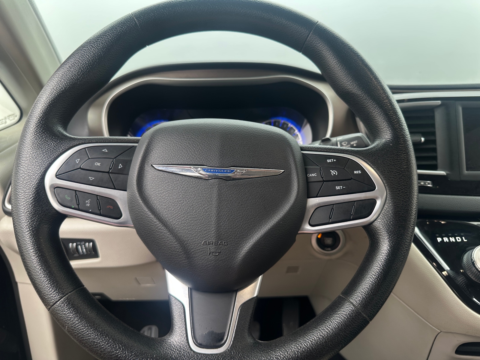 Thumbnail: 2021 Chrysler Voyager - 4