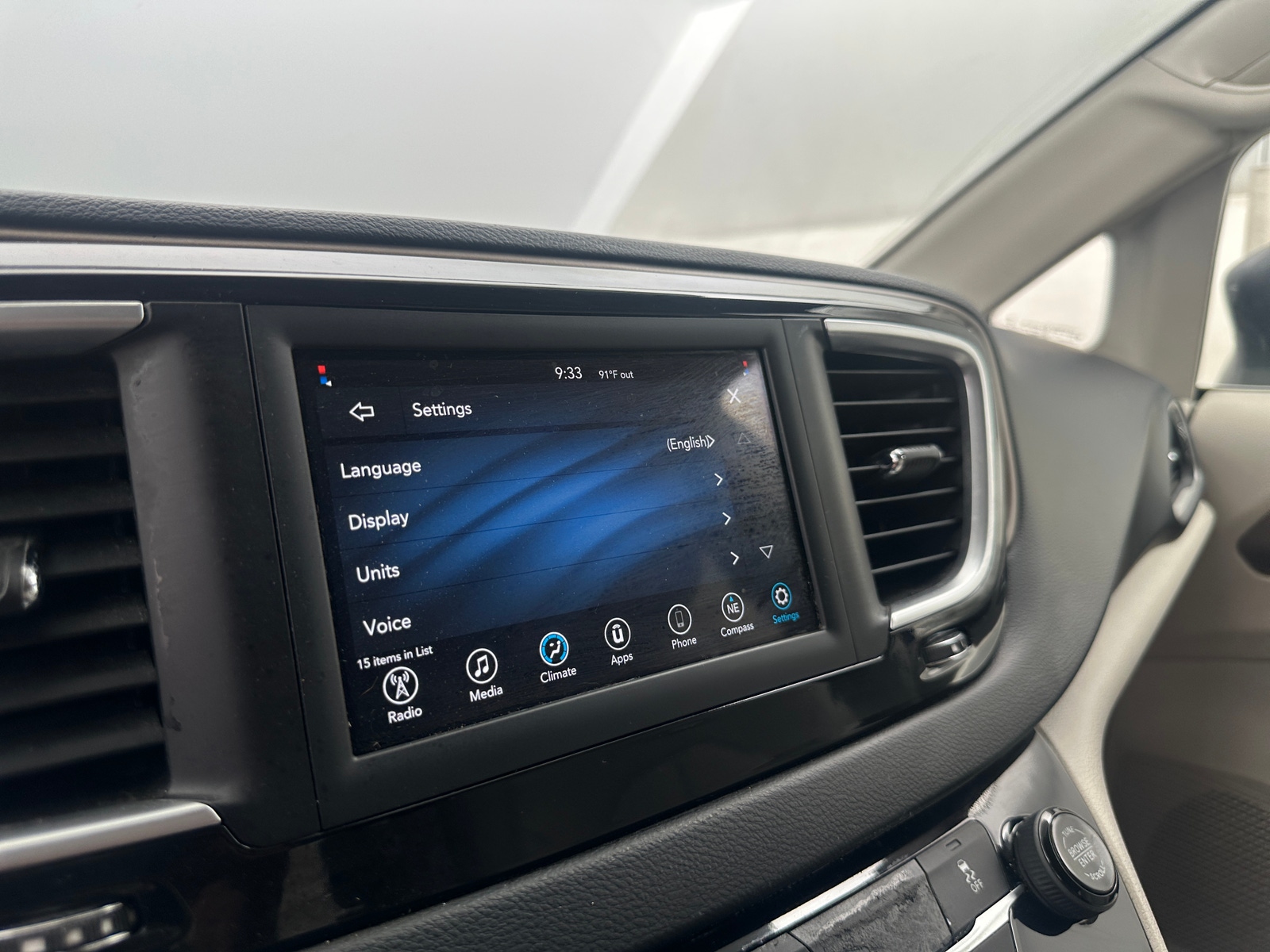 Thumbnail: 2021 Chrysler Voyager - 3