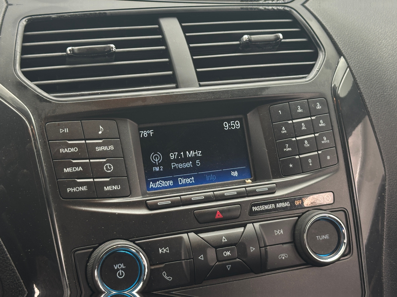 Thumbnail: 2019 Ford Explorer - 4