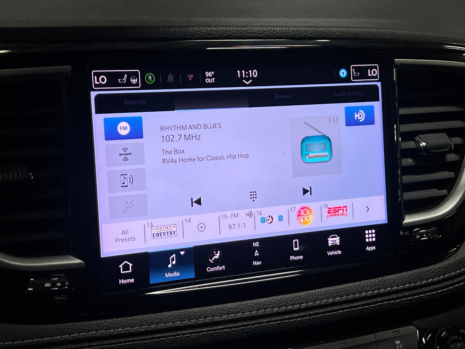 Thumbnail: 2024 Chrysler Pacifica - 3