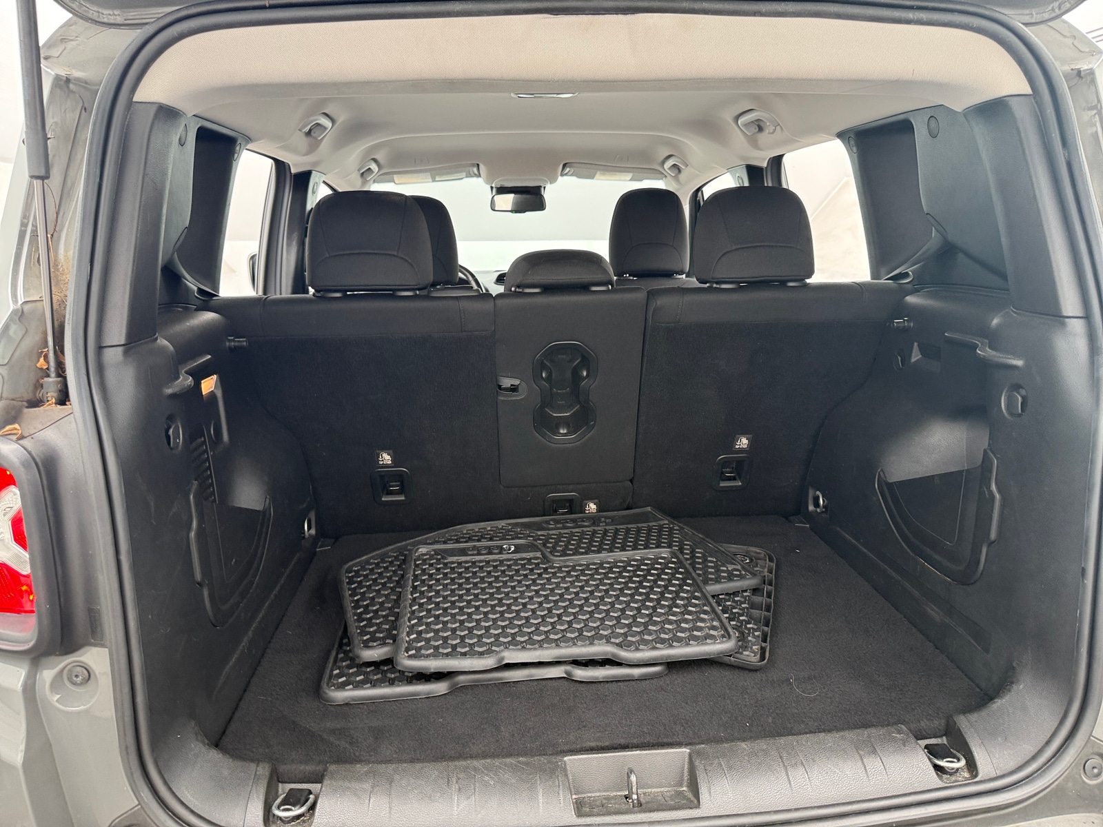 Thumbnail: 2021 Jeep Renegade - 7