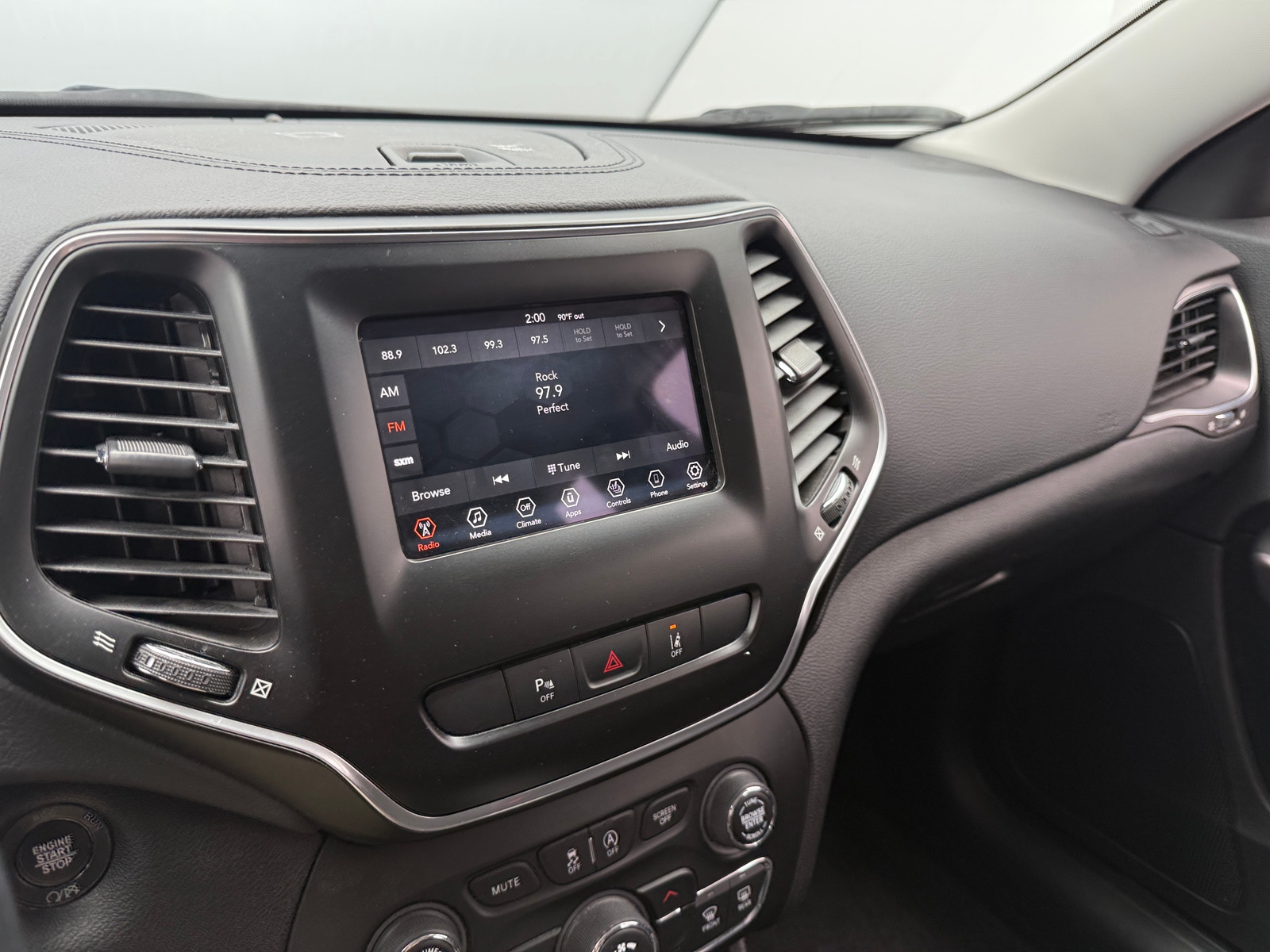 Thumbnail: 2021 Jeep Cherokee - 4