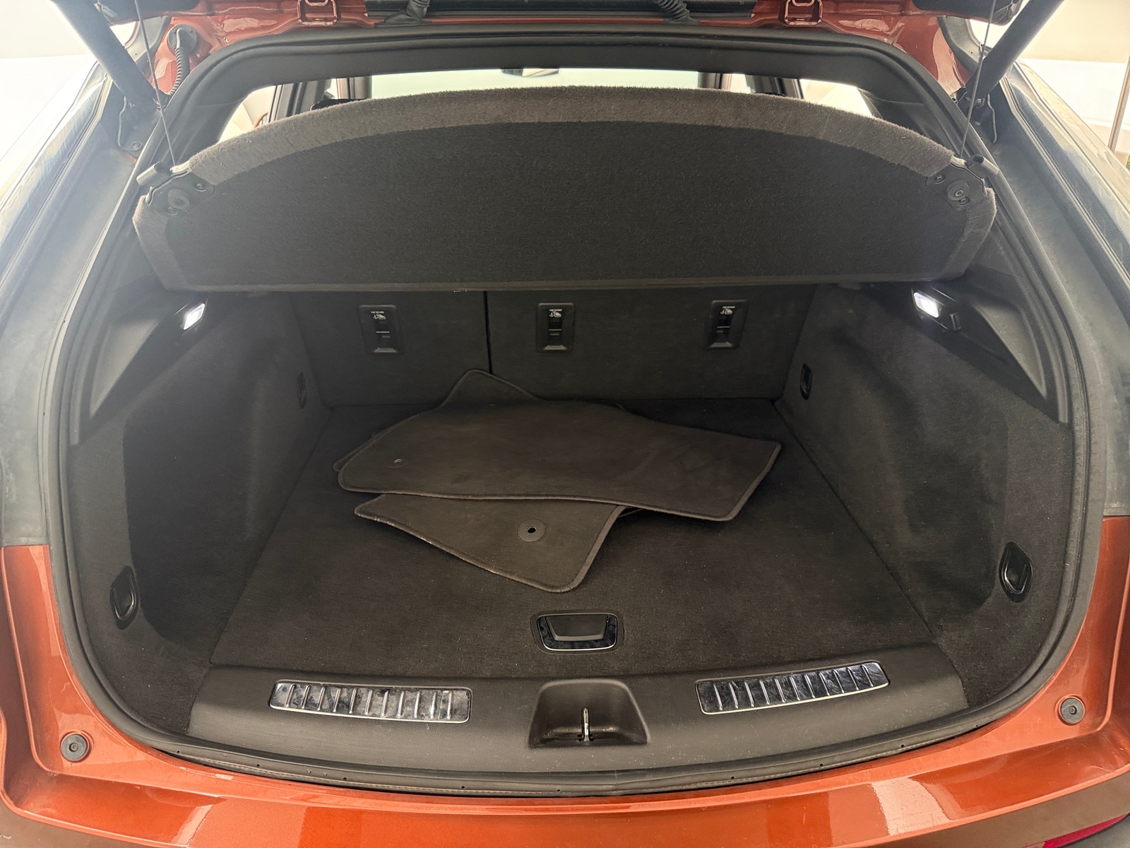 Thumbnail: 2019 Cadillac XT4 - 6
