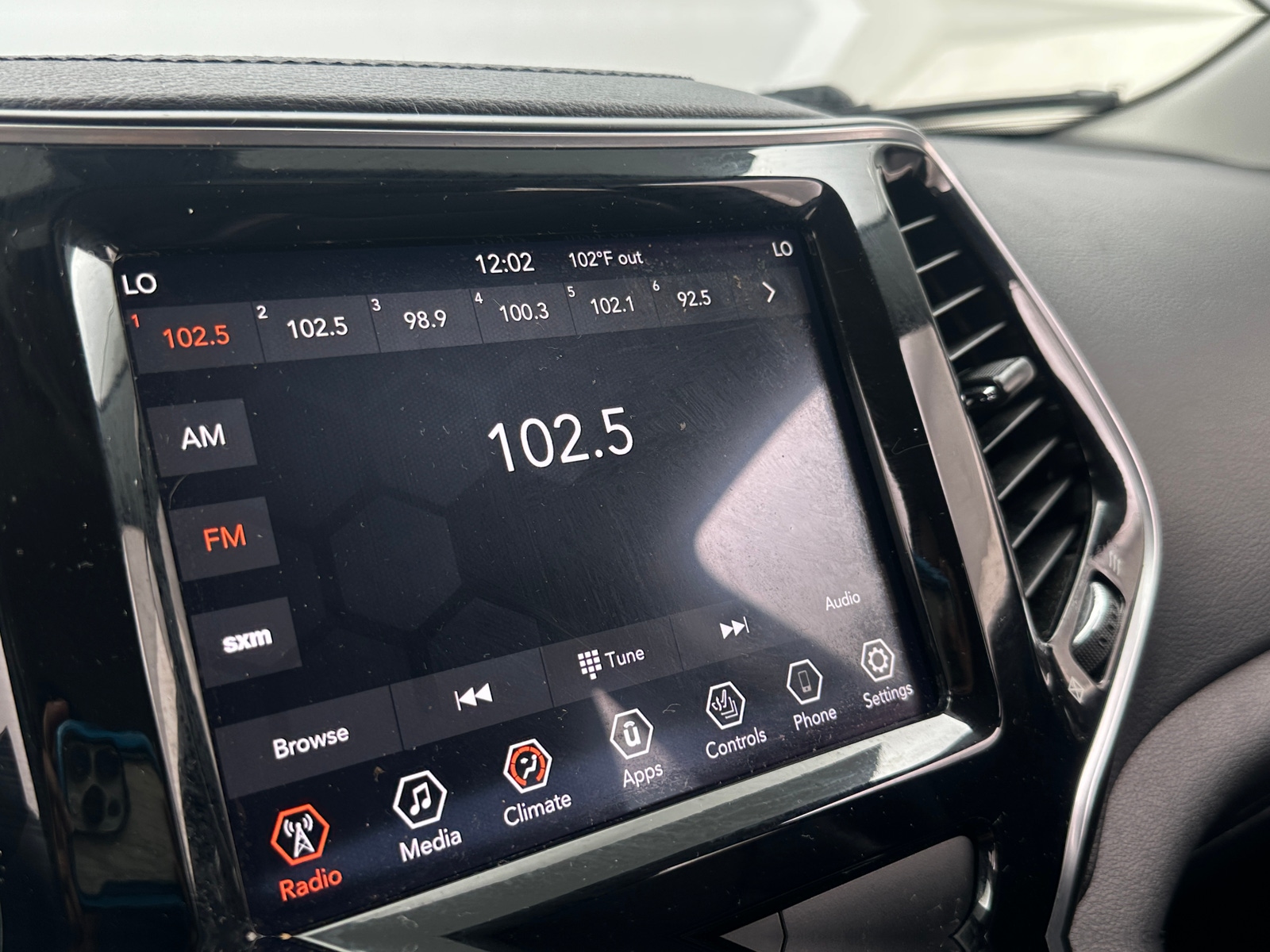 Thumbnail: 2019 Jeep Cherokee - 3