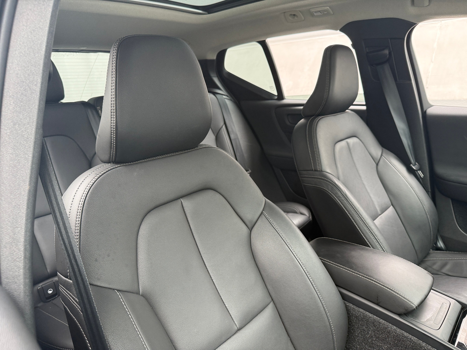 Thumbnail: 2026 Volvo XC40 - 2