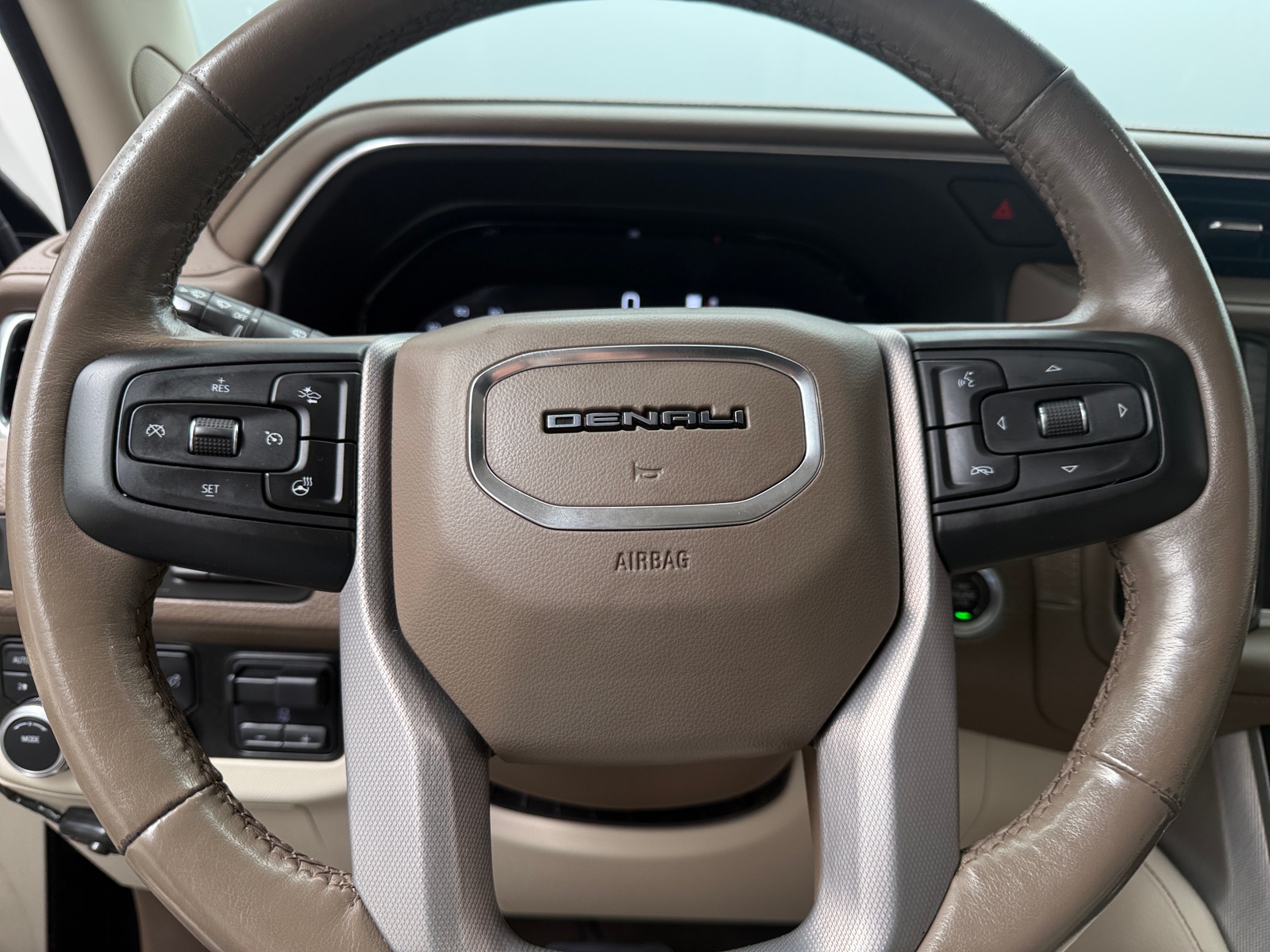 Thumbnail: 2022 GMC Yukon XL - 4