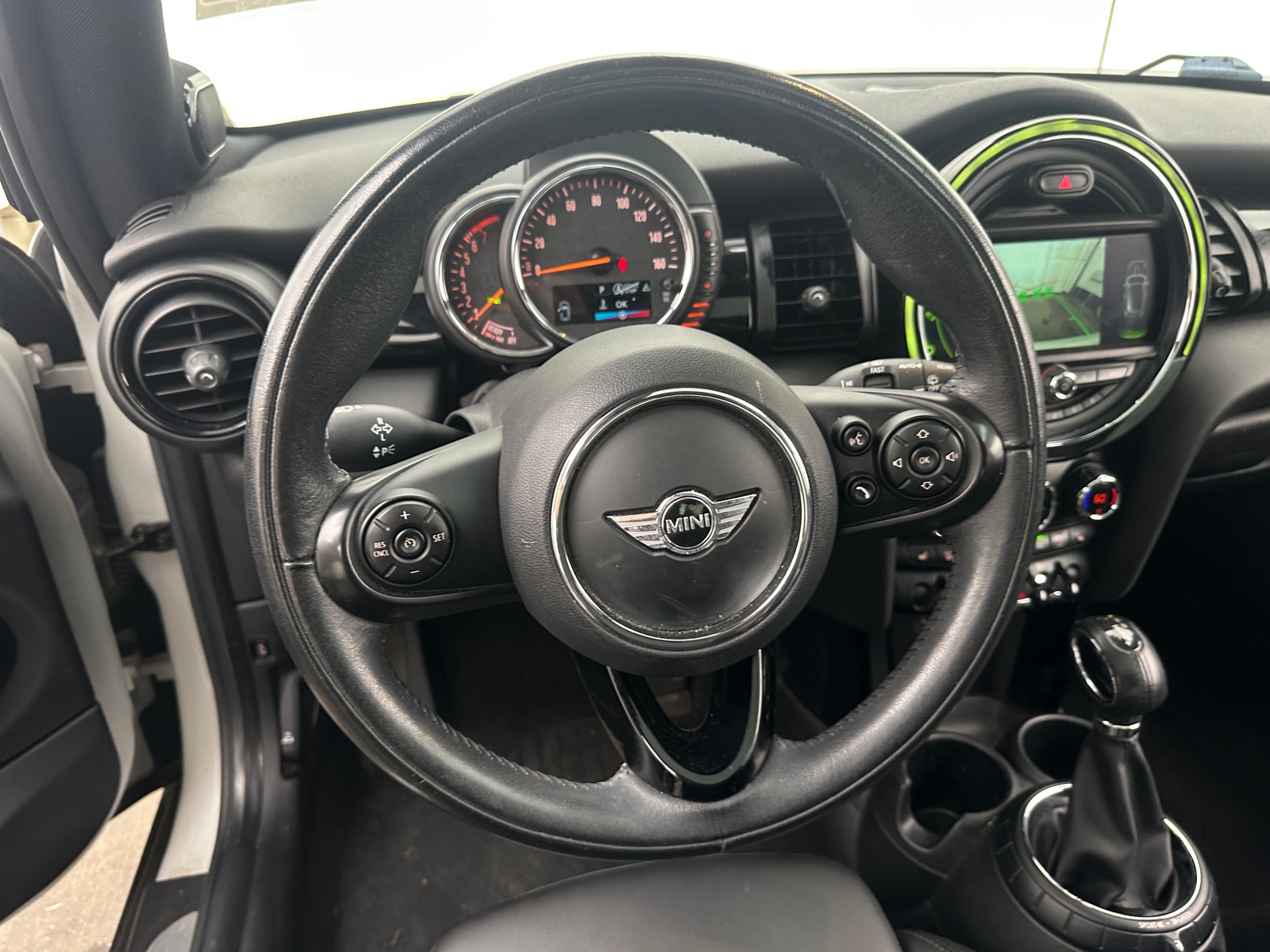 Thumbnail: 2017 MINI Cooper Hardtop - 4