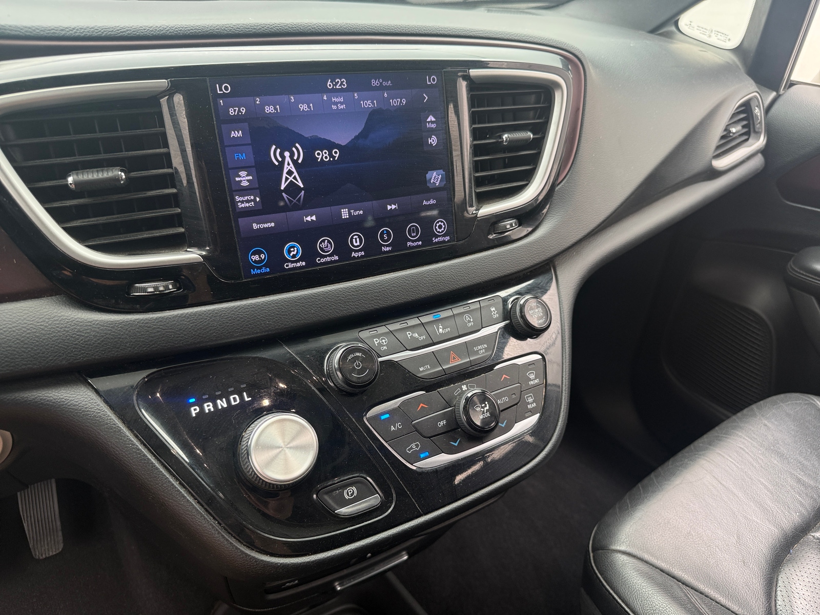 Thumbnail: 2020 Chrysler Pacifica - 3