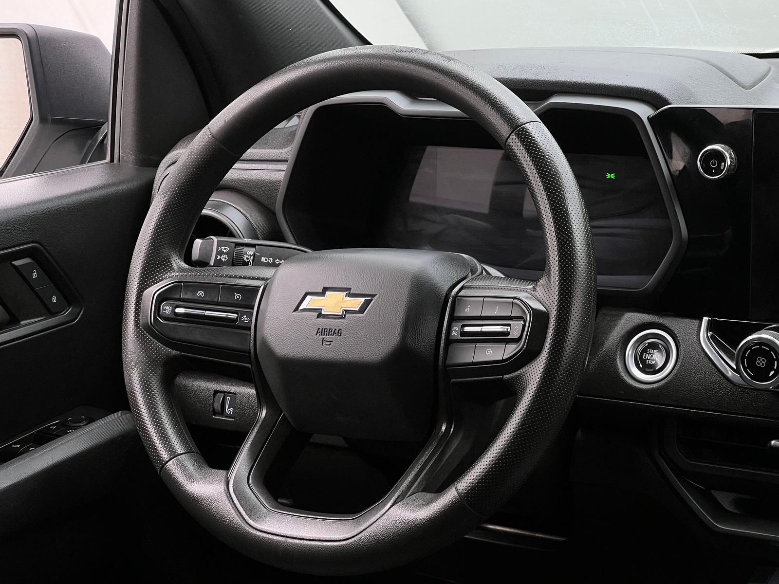 Thumbnail: 2023 Chevrolet Colorado - 5