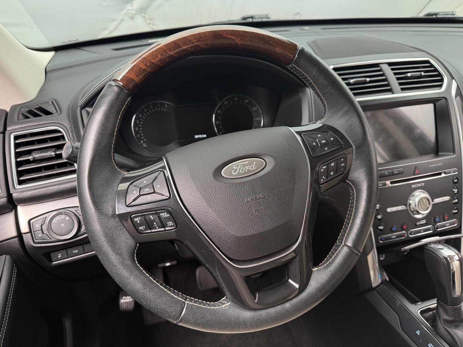 Thumbnail: 2017 Ford Explorer - 4