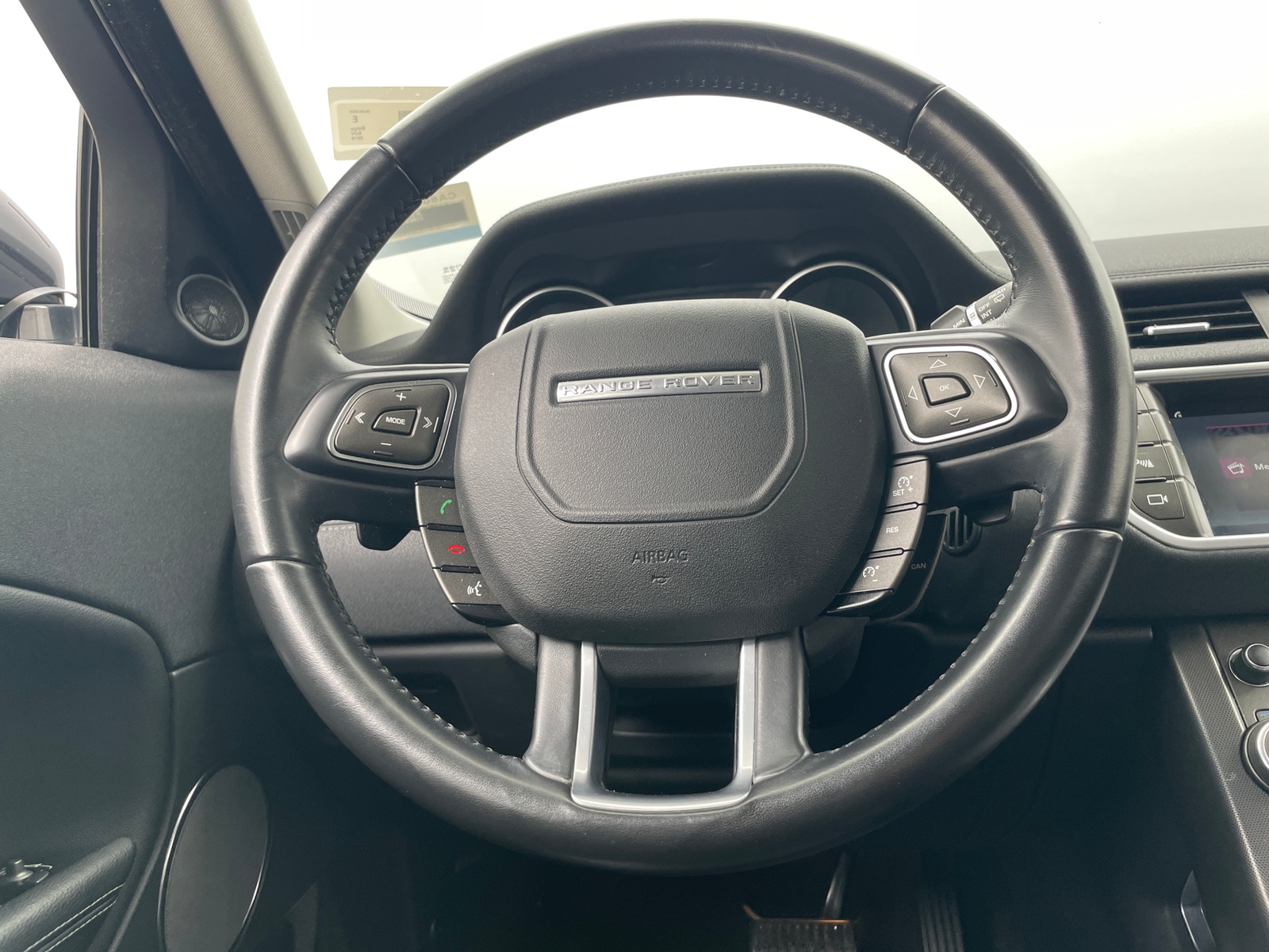 Thumbnail: 2019 Land Rover Range Rover Evoque - 4