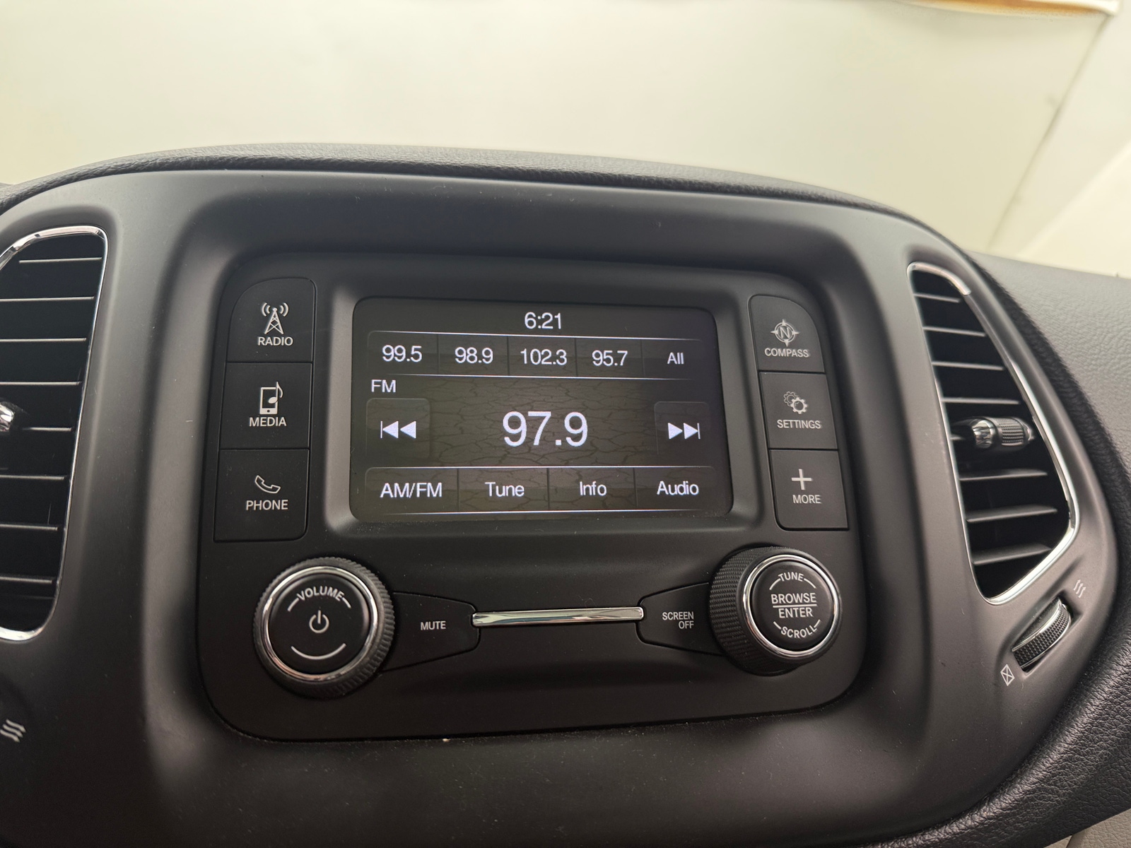 Thumbnail: 2018 Jeep Compass - 4