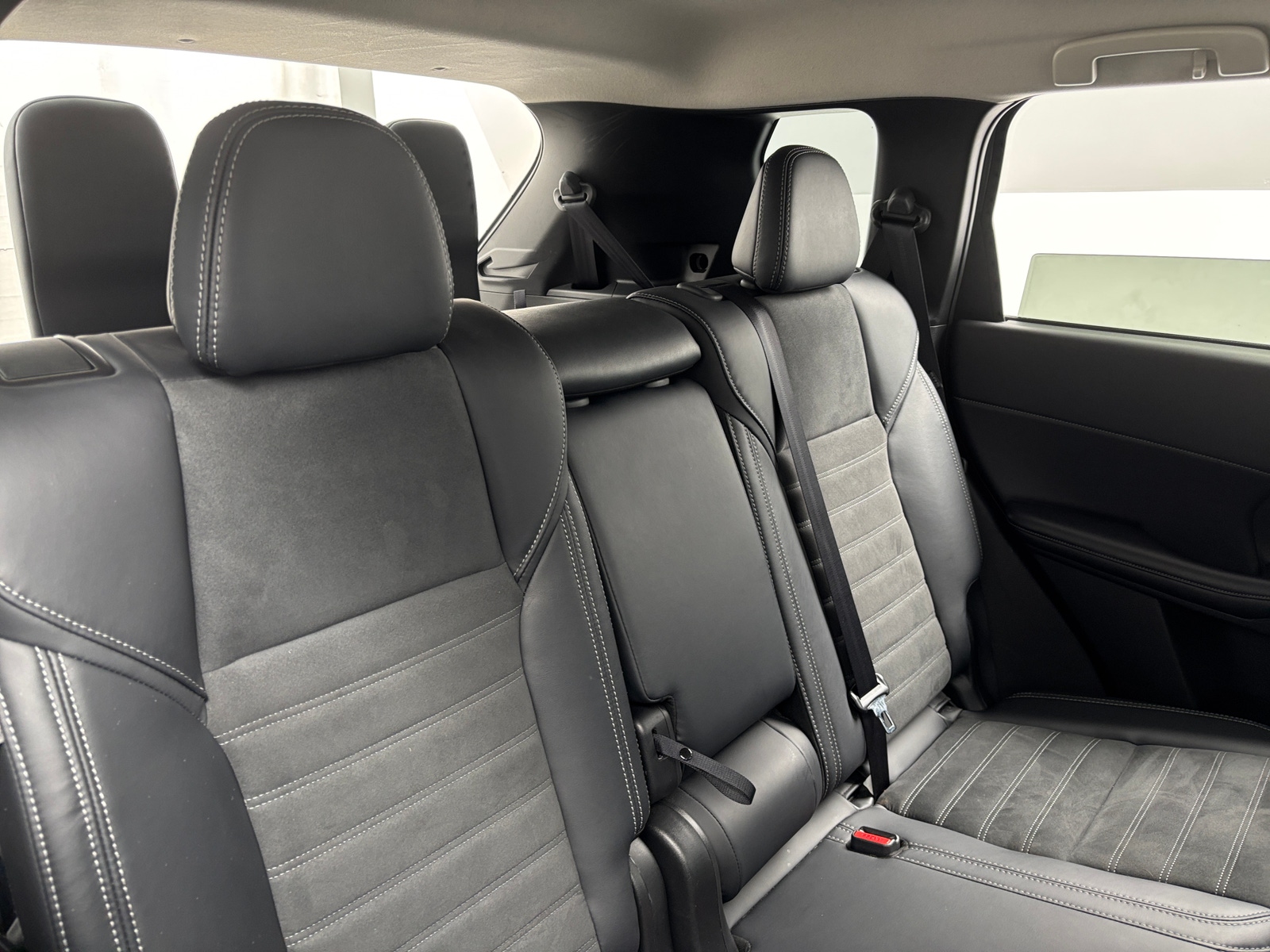 Thumbnail: 2025 Mitsubishi Outlander - 5