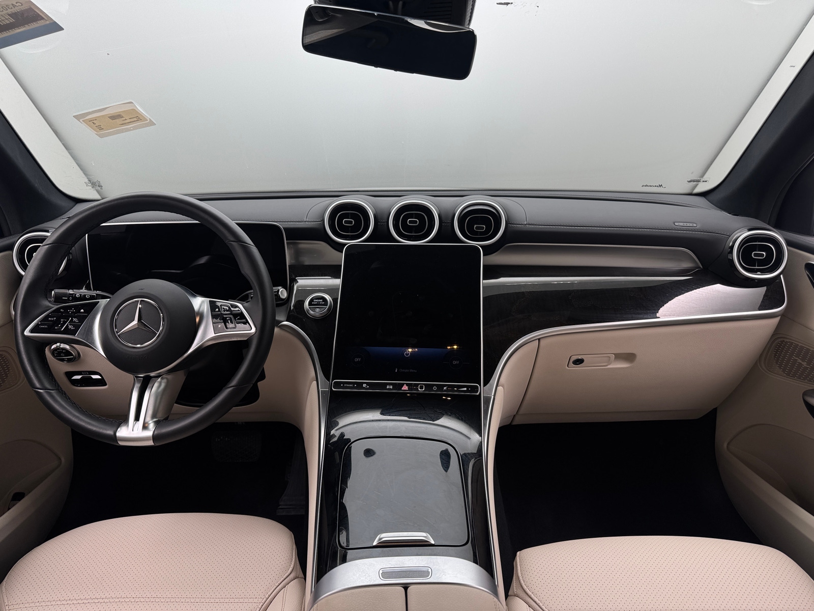 Thumbnail: 2025 Mercedes-Benz GLC - 2