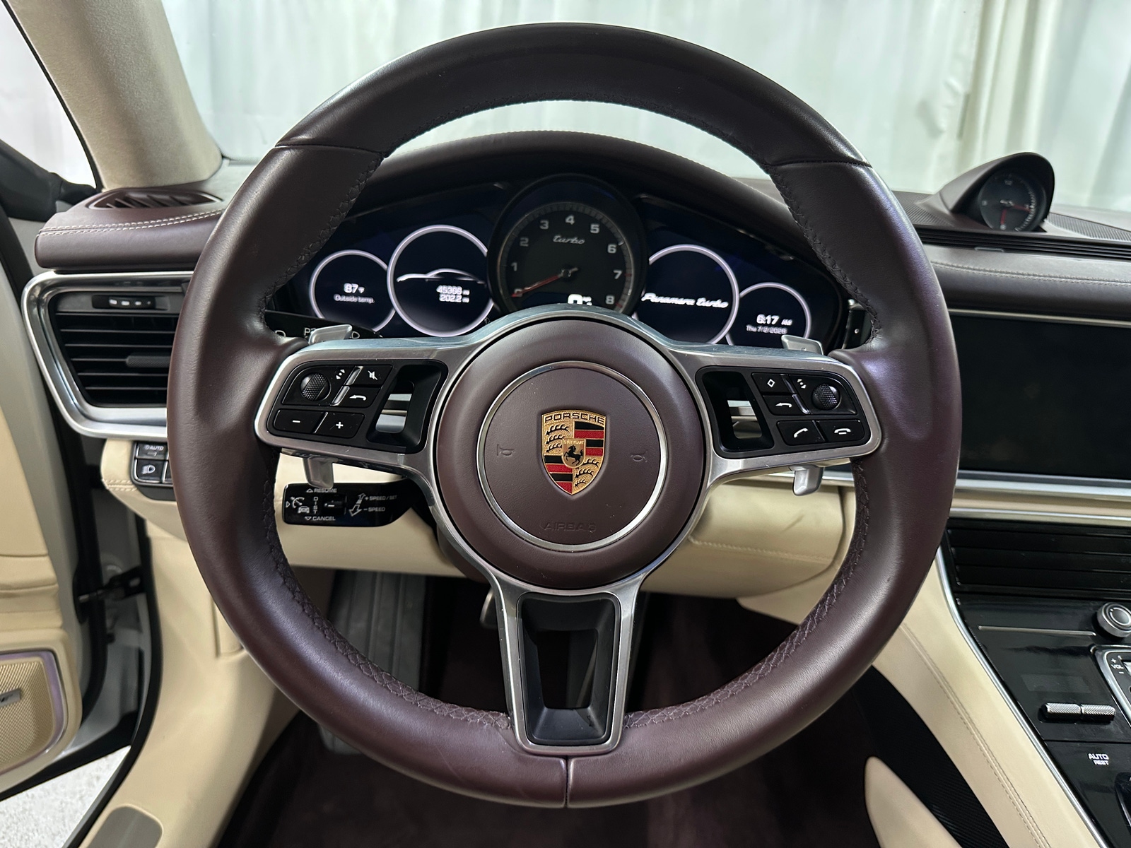 Thumbnail: 2017 Porsche Panamera - 4