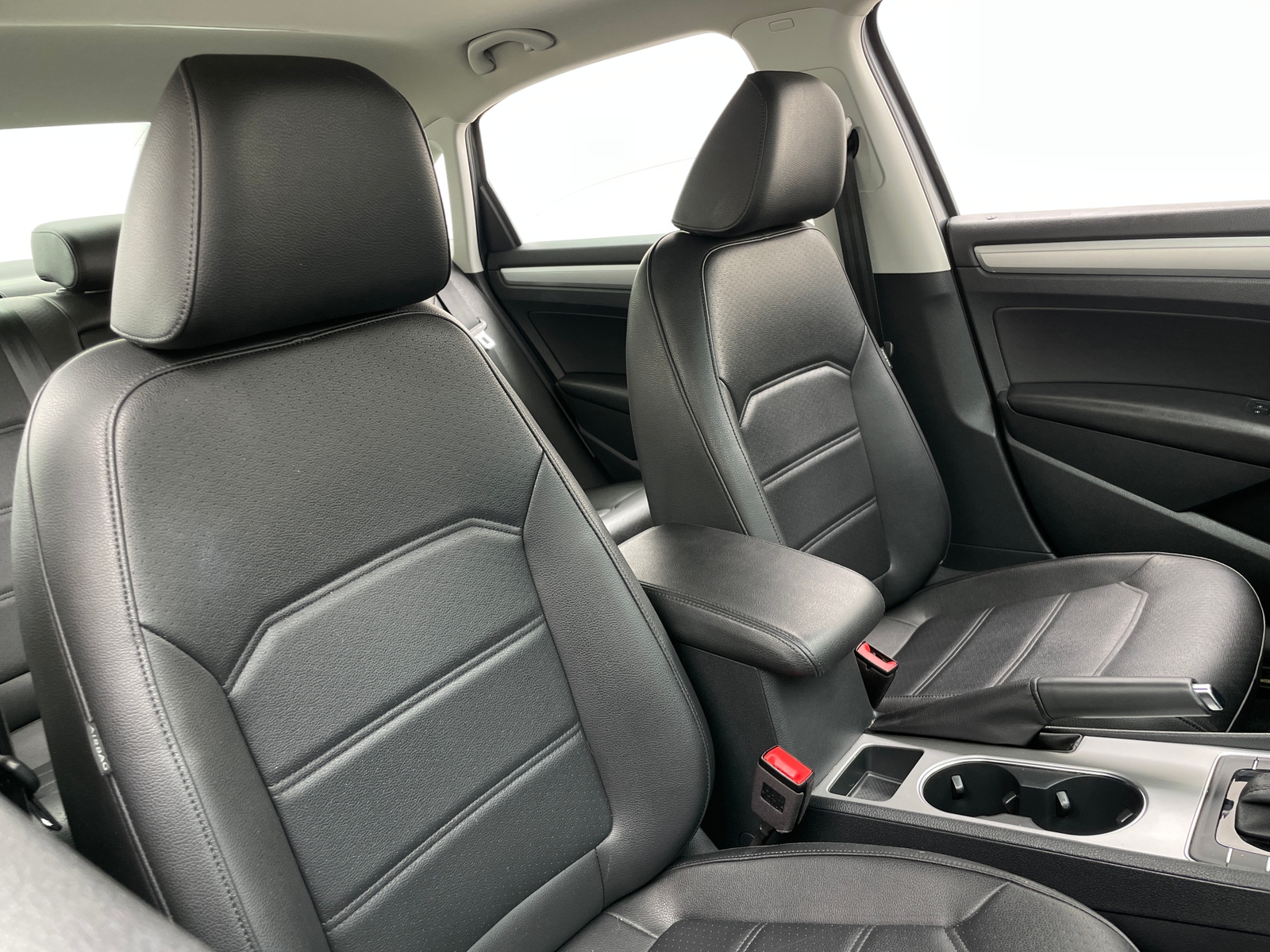 Thumbnail: 2019 Volkswagen Passat - 2