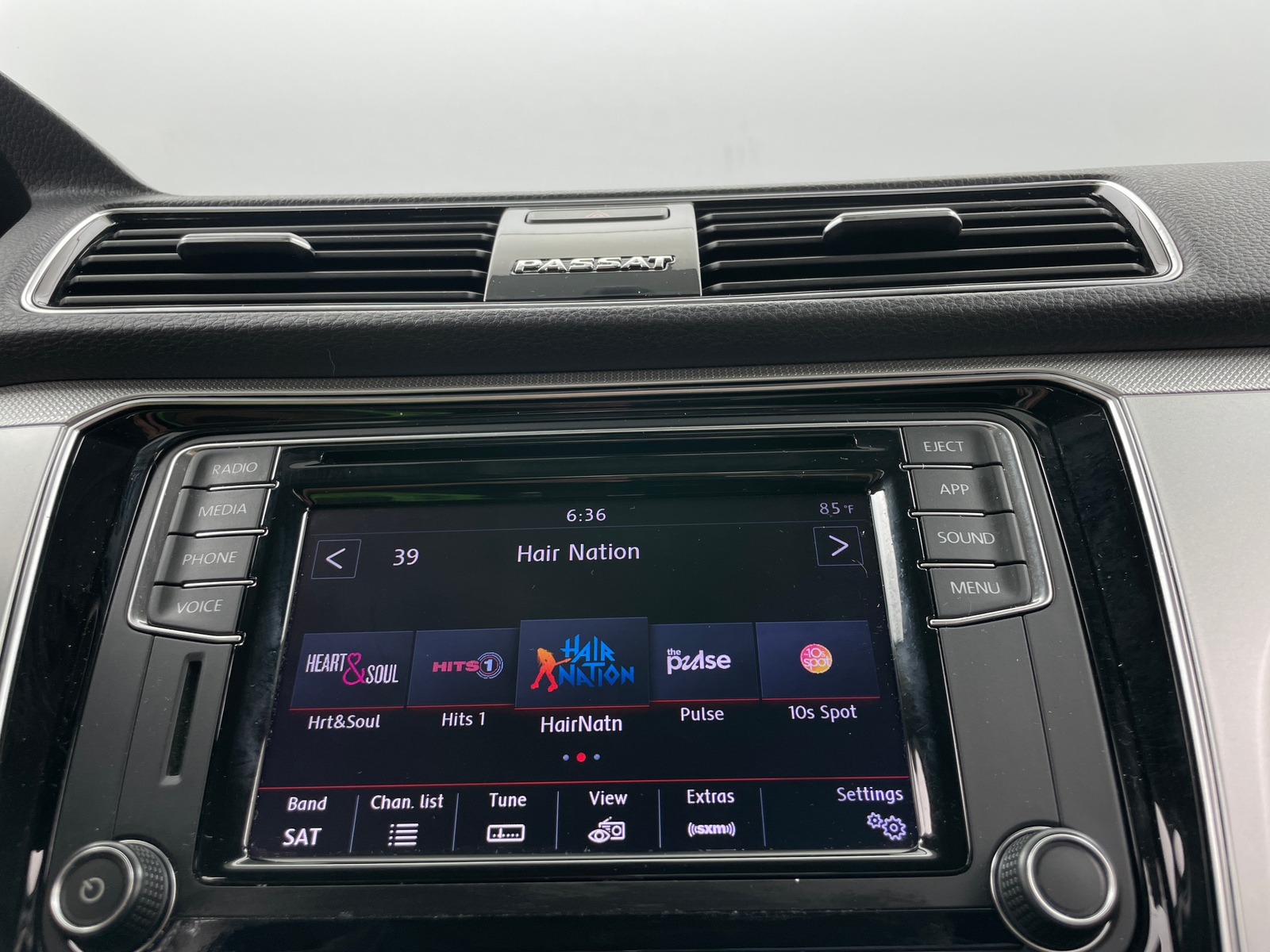 Thumbnail: 2019 Volkswagen Passat - 4
