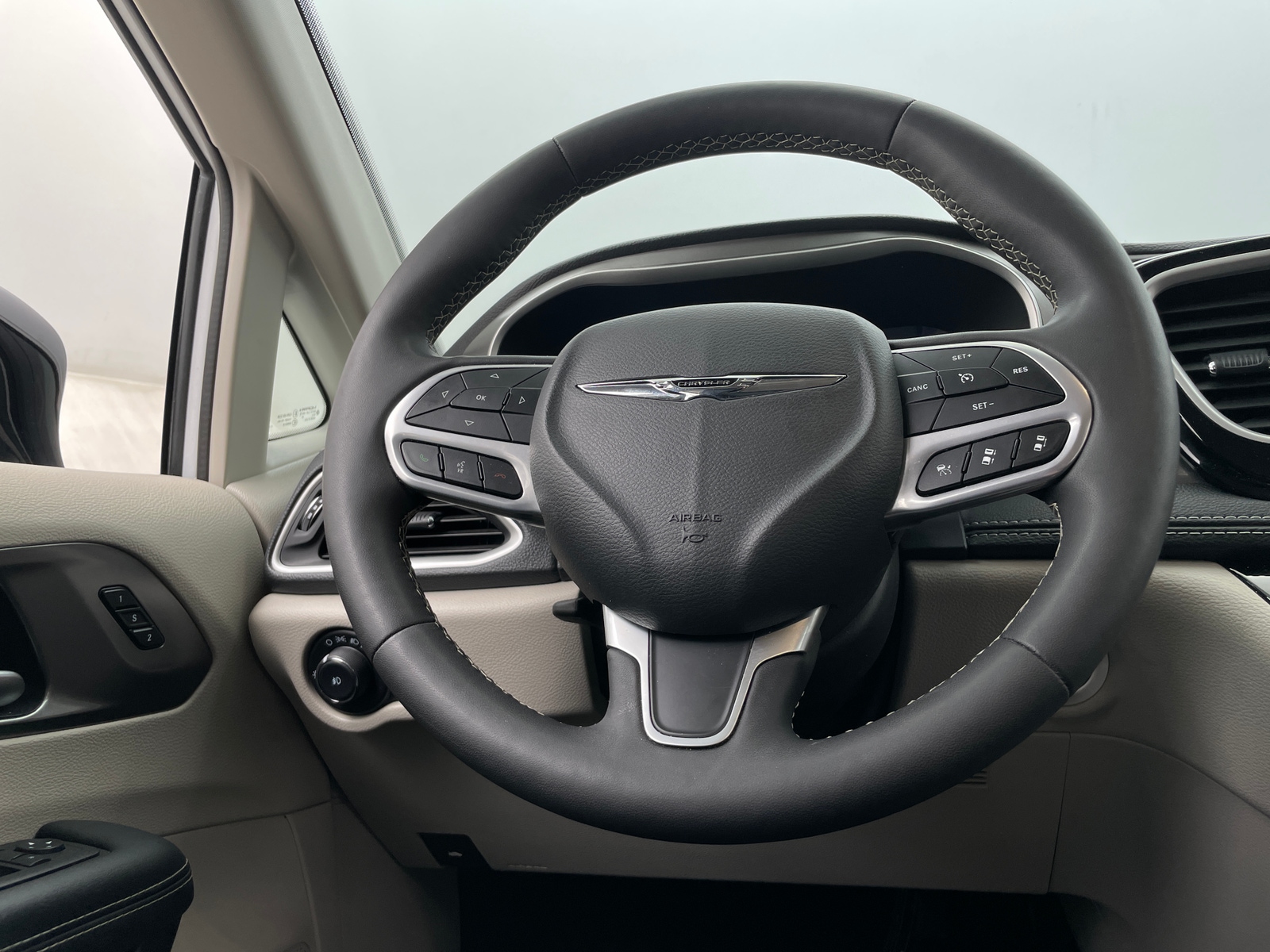 Thumbnail: 2024 Chrysler Pacifica - 4