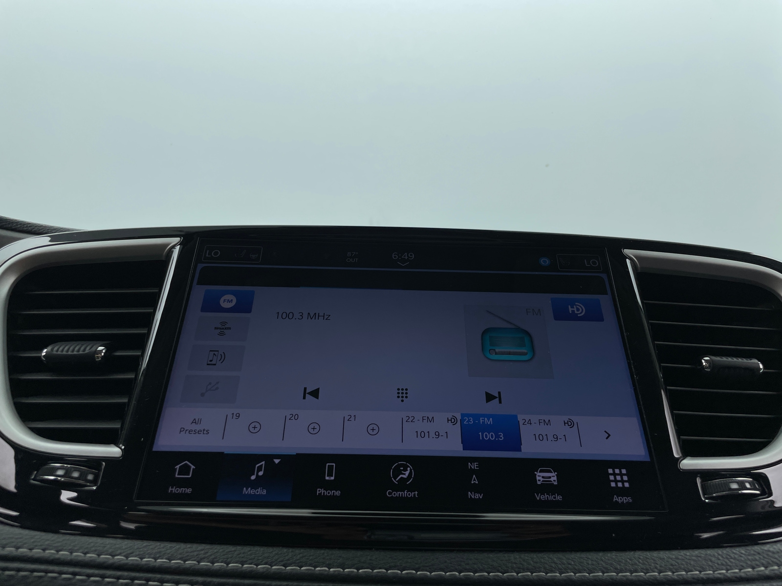 Thumbnail: 2024 Chrysler Pacifica - 3