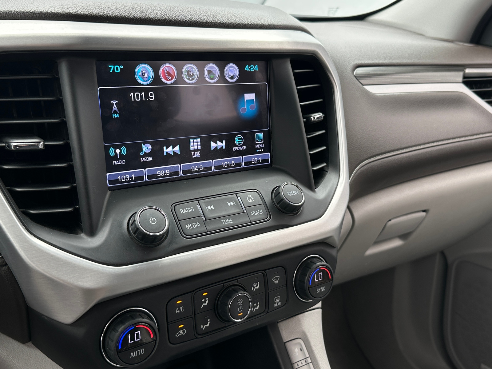 Thumbnail: 2017 GMC Acadia - 3