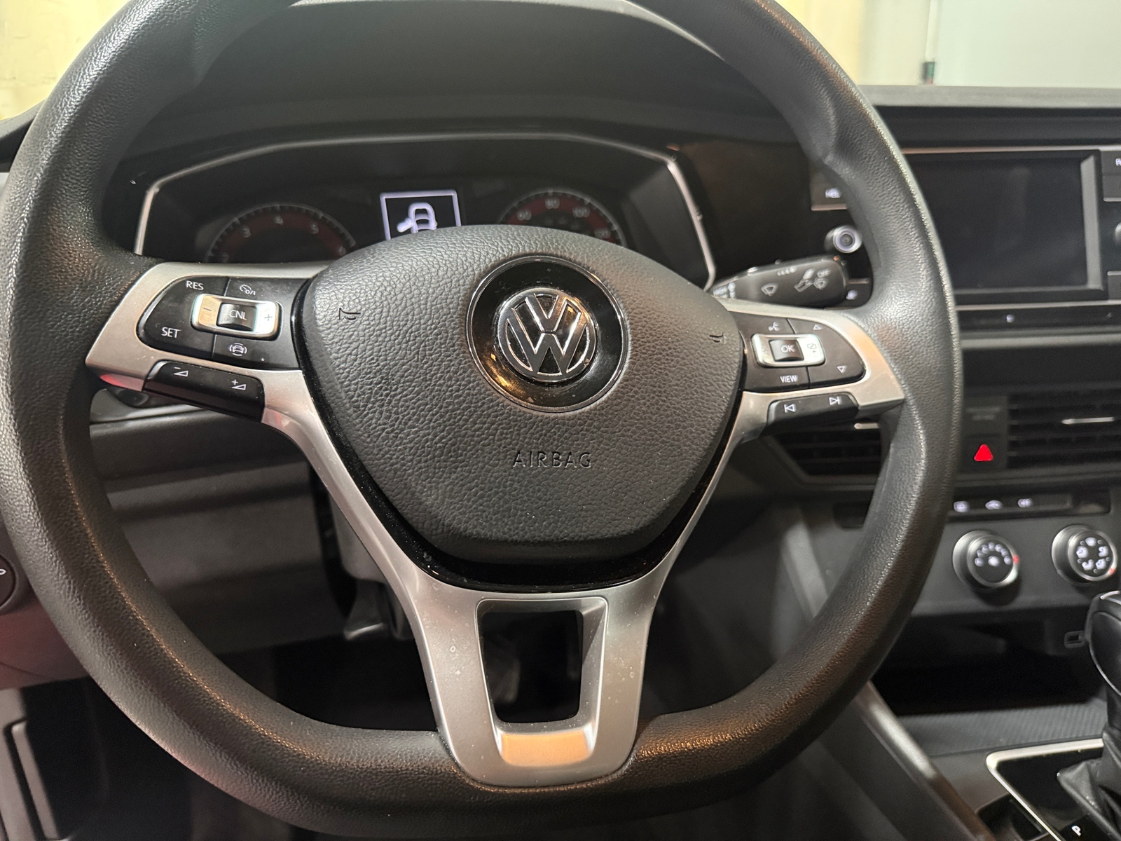 Thumbnail: 2019 Volkswagen Jetta - 5