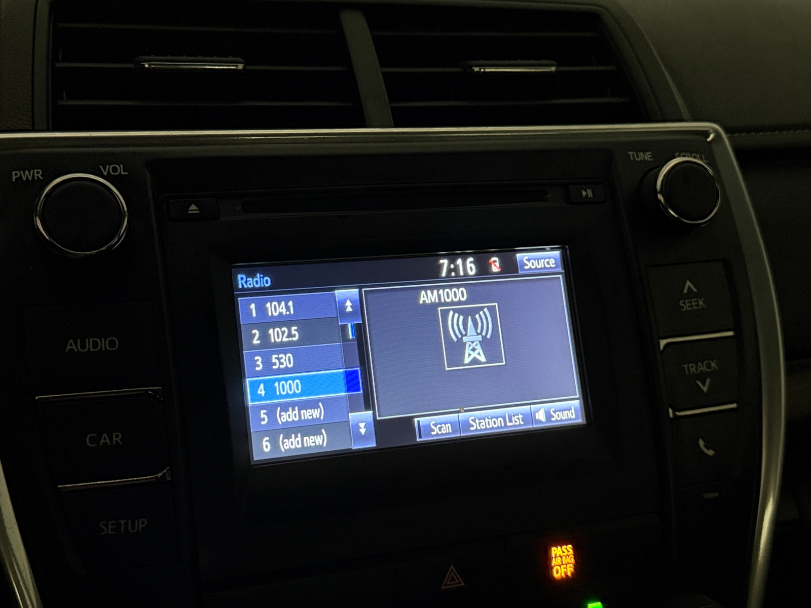 Thumbnail: 2016 Toyota Camry - 4