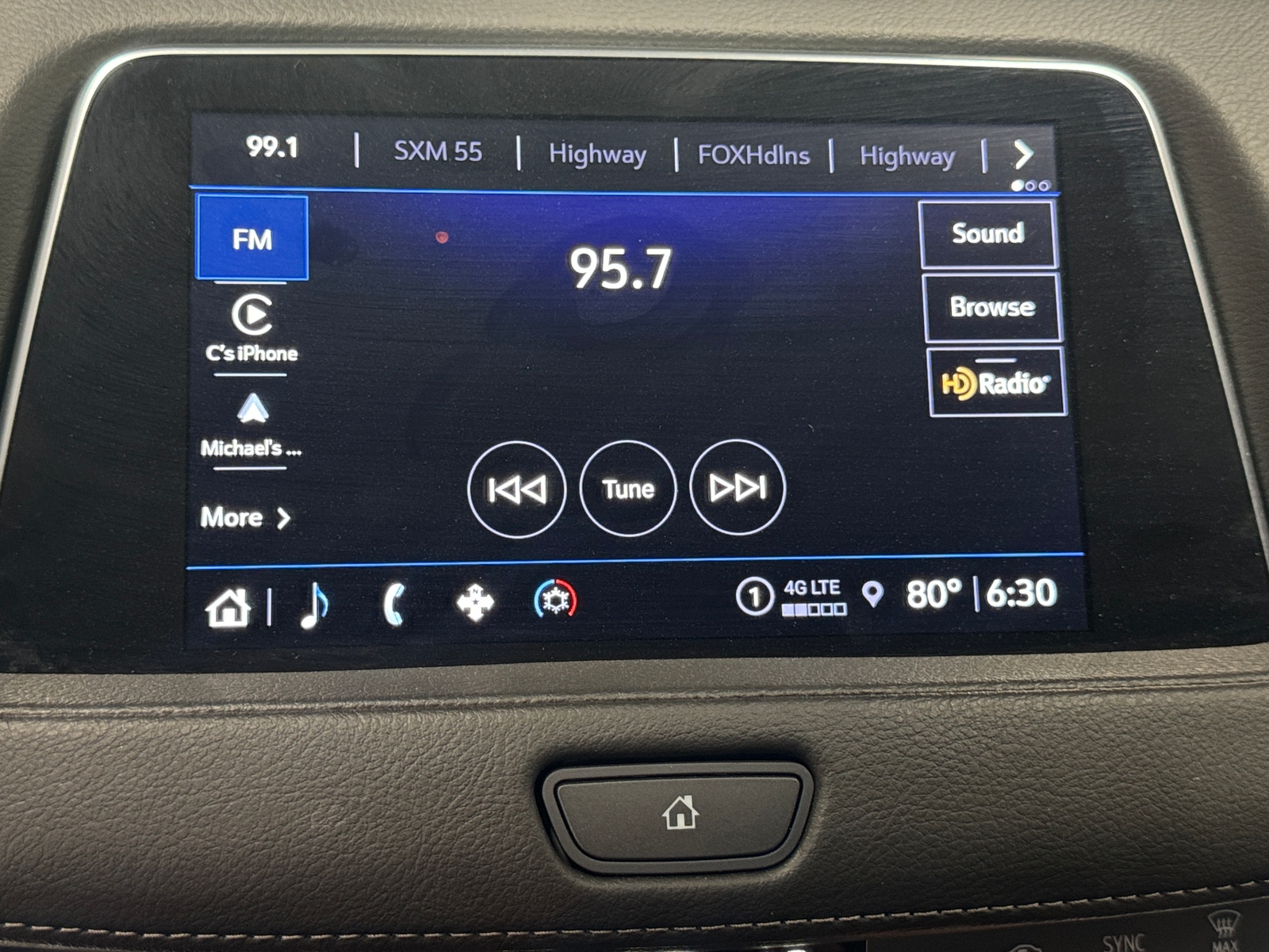 Thumbnail: 2023 Cadillac XT4 - 3