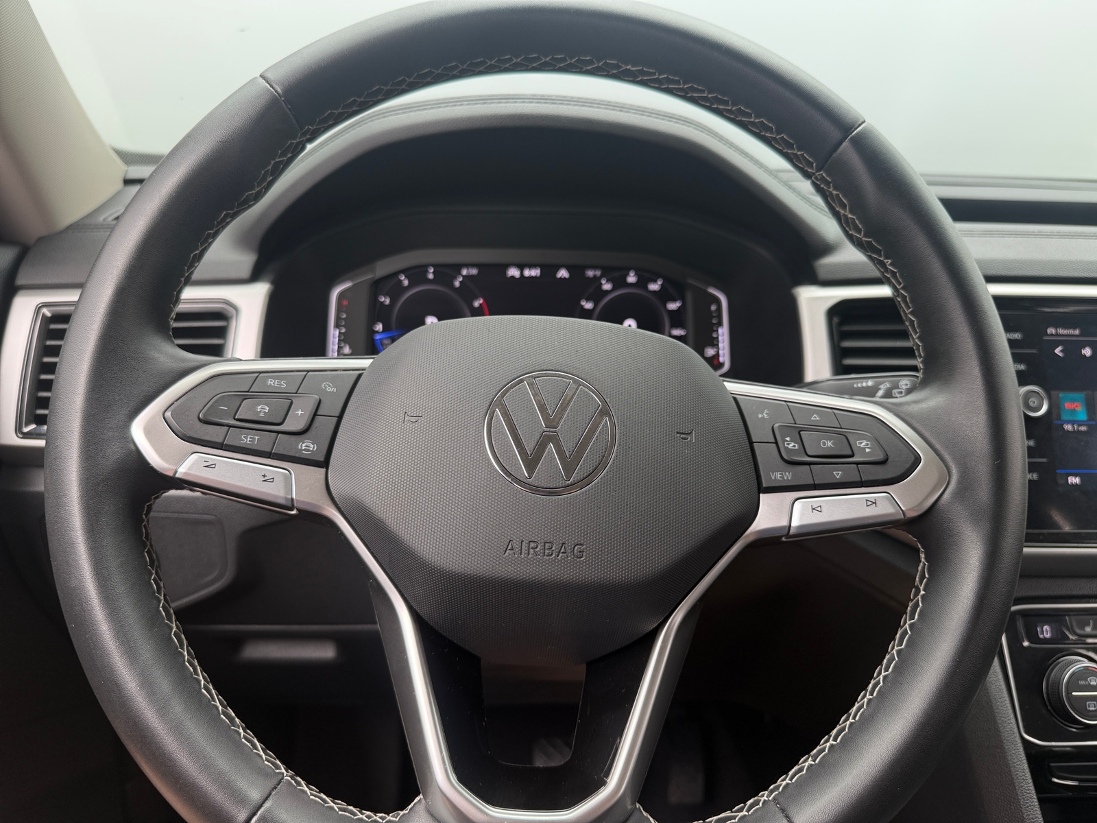 Thumbnail: 2023 Volkswagen Atlas - 4