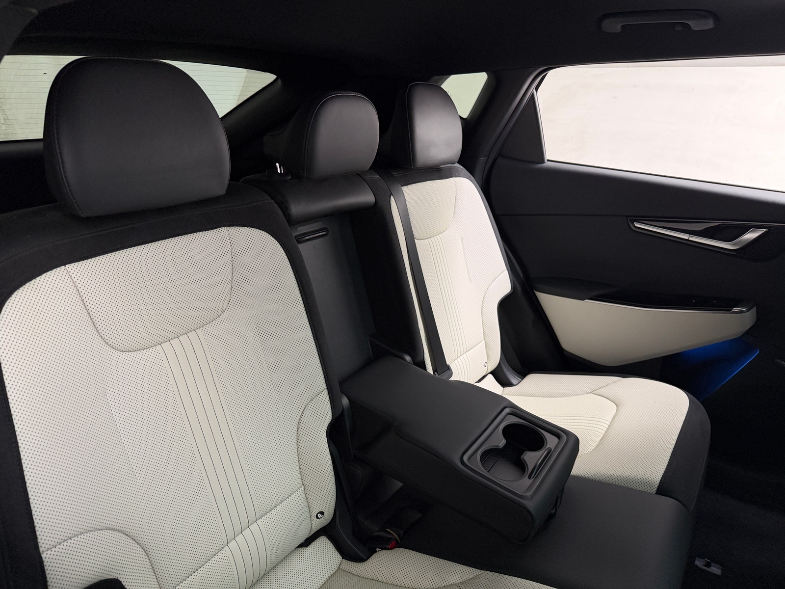 Thumbnail: 2022 Kia EV6 - 5