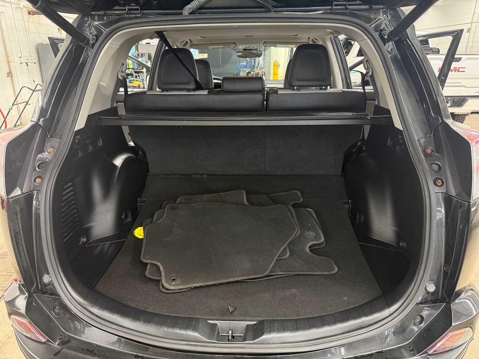 Thumbnail: 2016 Toyota RAV4 - 7