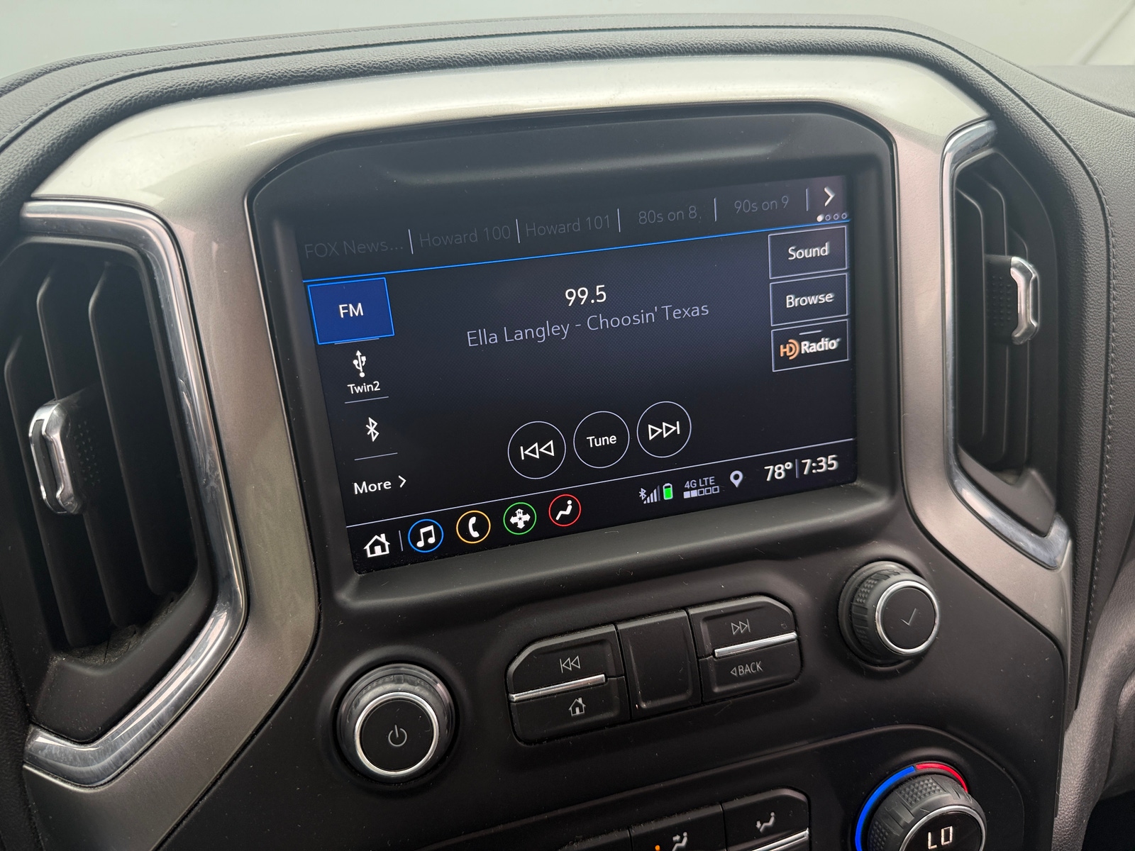 Thumbnail: 2019 Chevrolet Silverado 1500 - 3