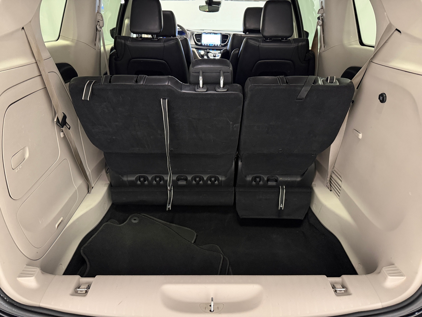 Thumbnail: 2024 Chrysler Pacifica - 6