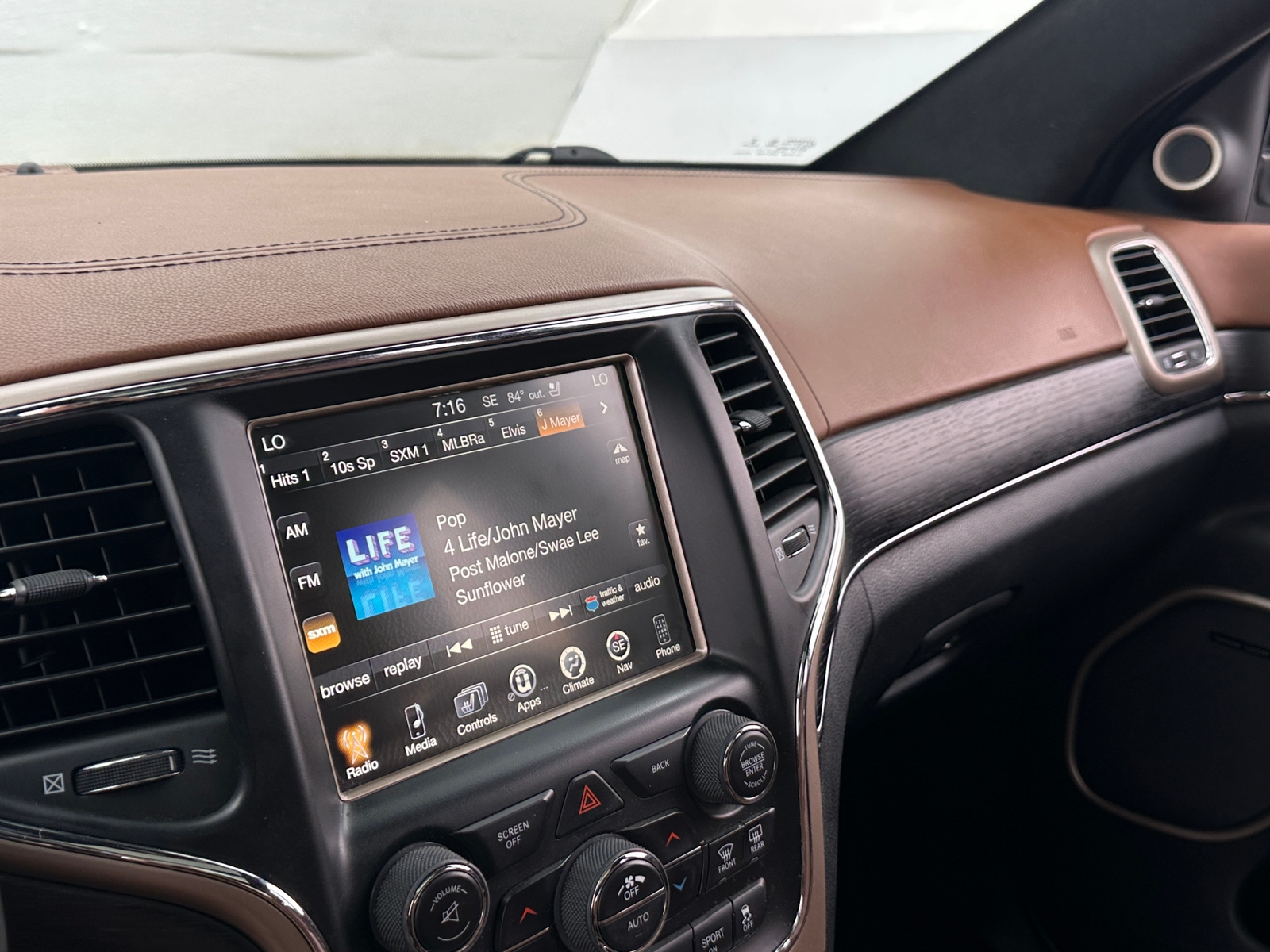 Thumbnail: 2017 Jeep Grand Cherokee - 3
