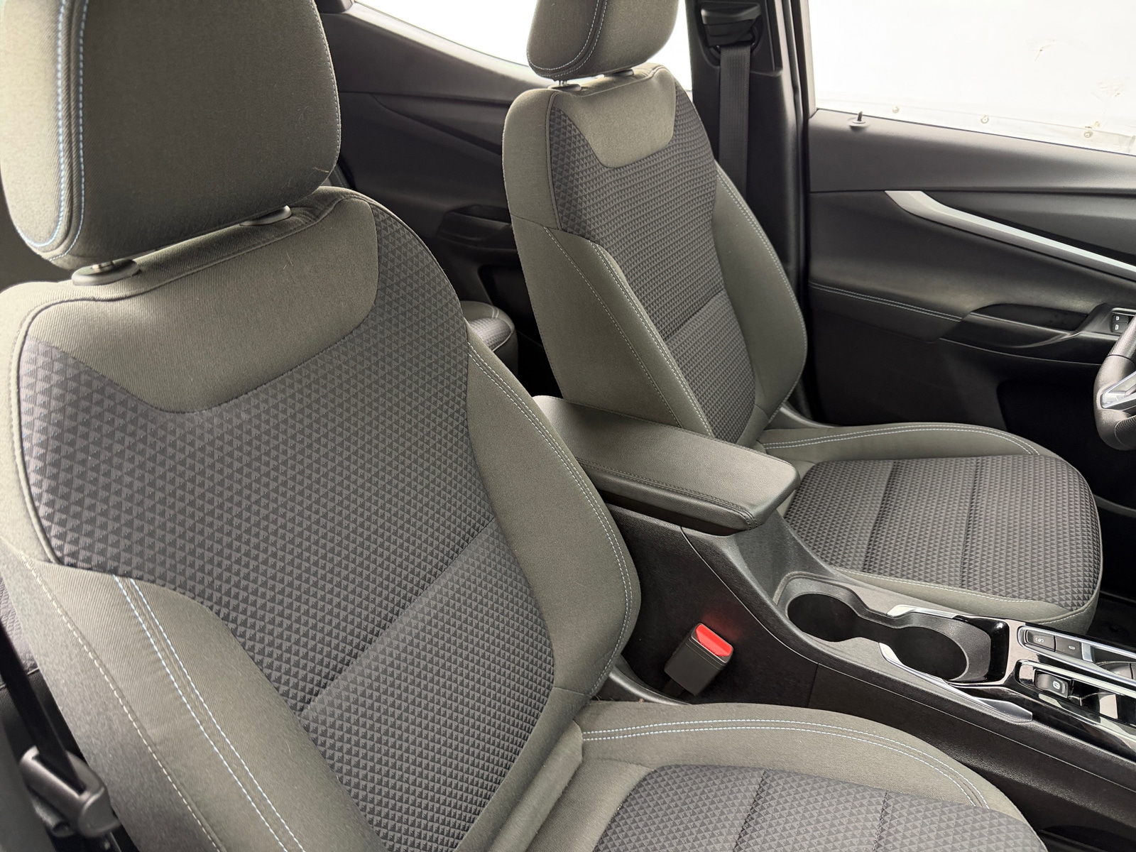 Thumbnail: 2023 Chevrolet Bolt EUV - 2