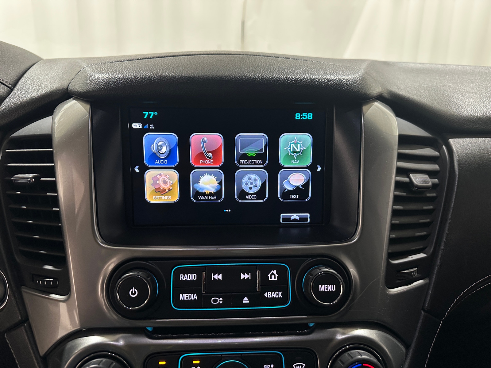 Thumbnail: 2018 Chevrolet Tahoe - 3
