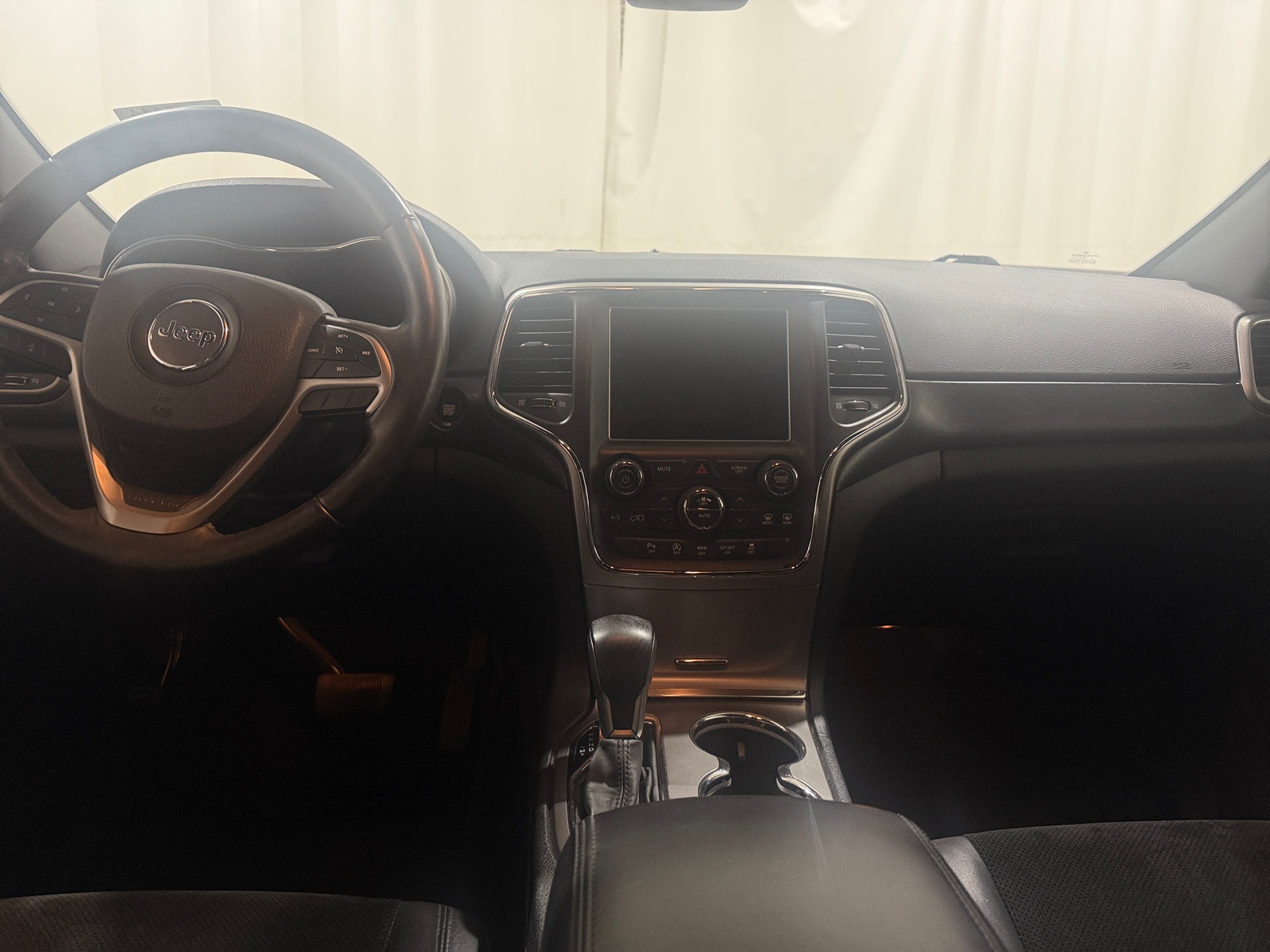 Thumbnail: 2018 Jeep Grand Cherokee - 3