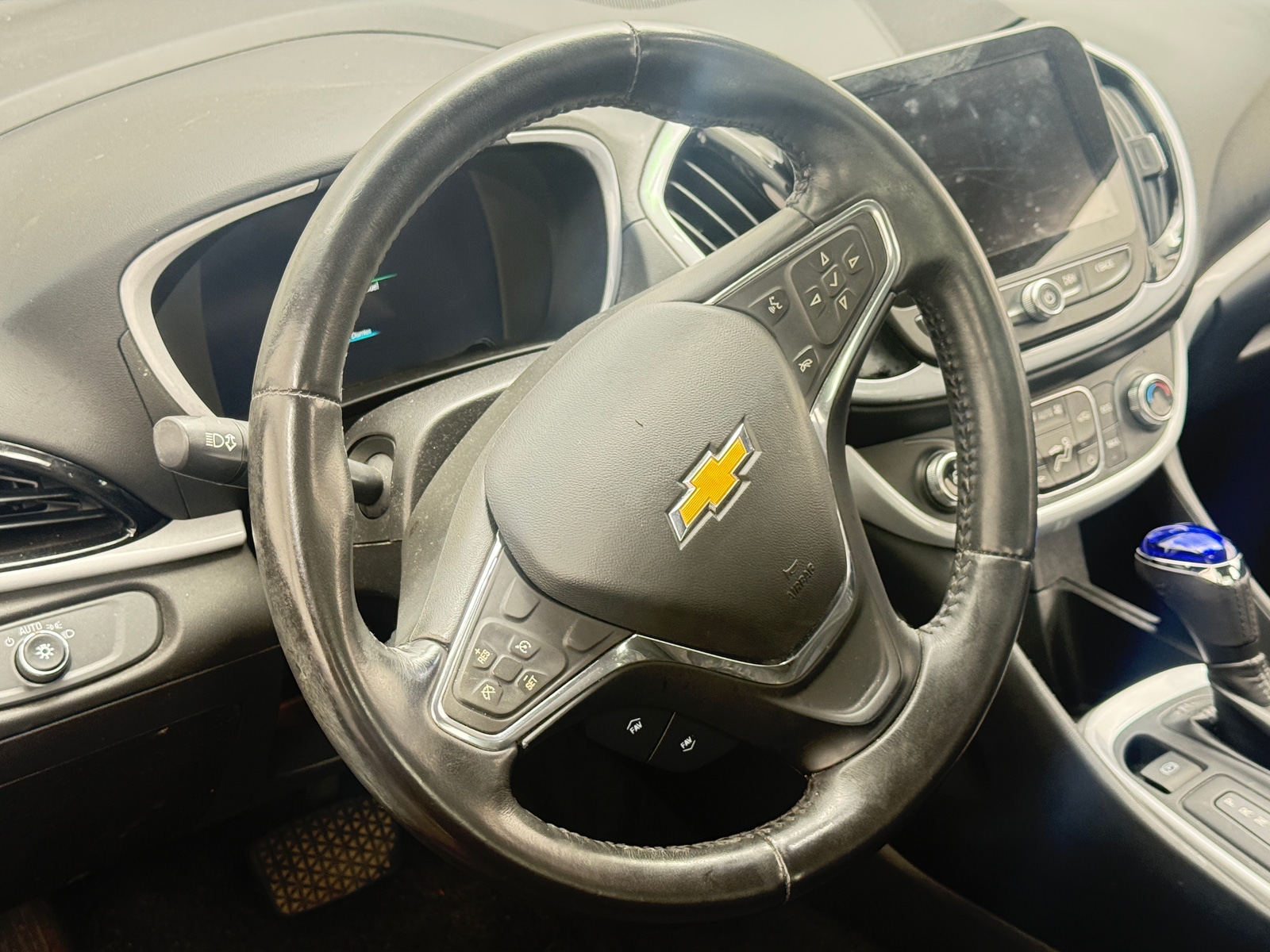 Thumbnail: 2017 Chevrolet Volt - 5