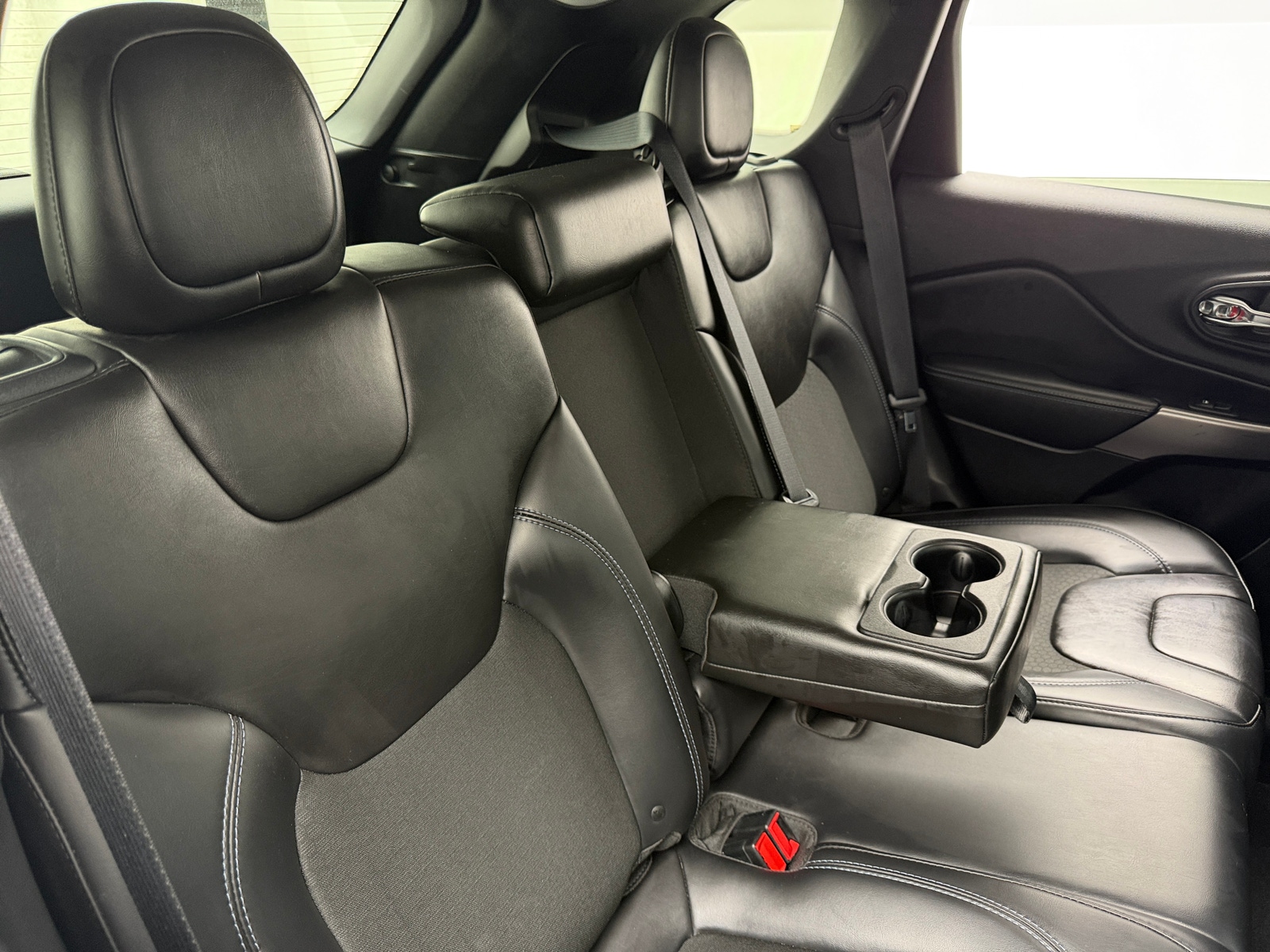 Thumbnail: 2019 Jeep Cherokee - 6