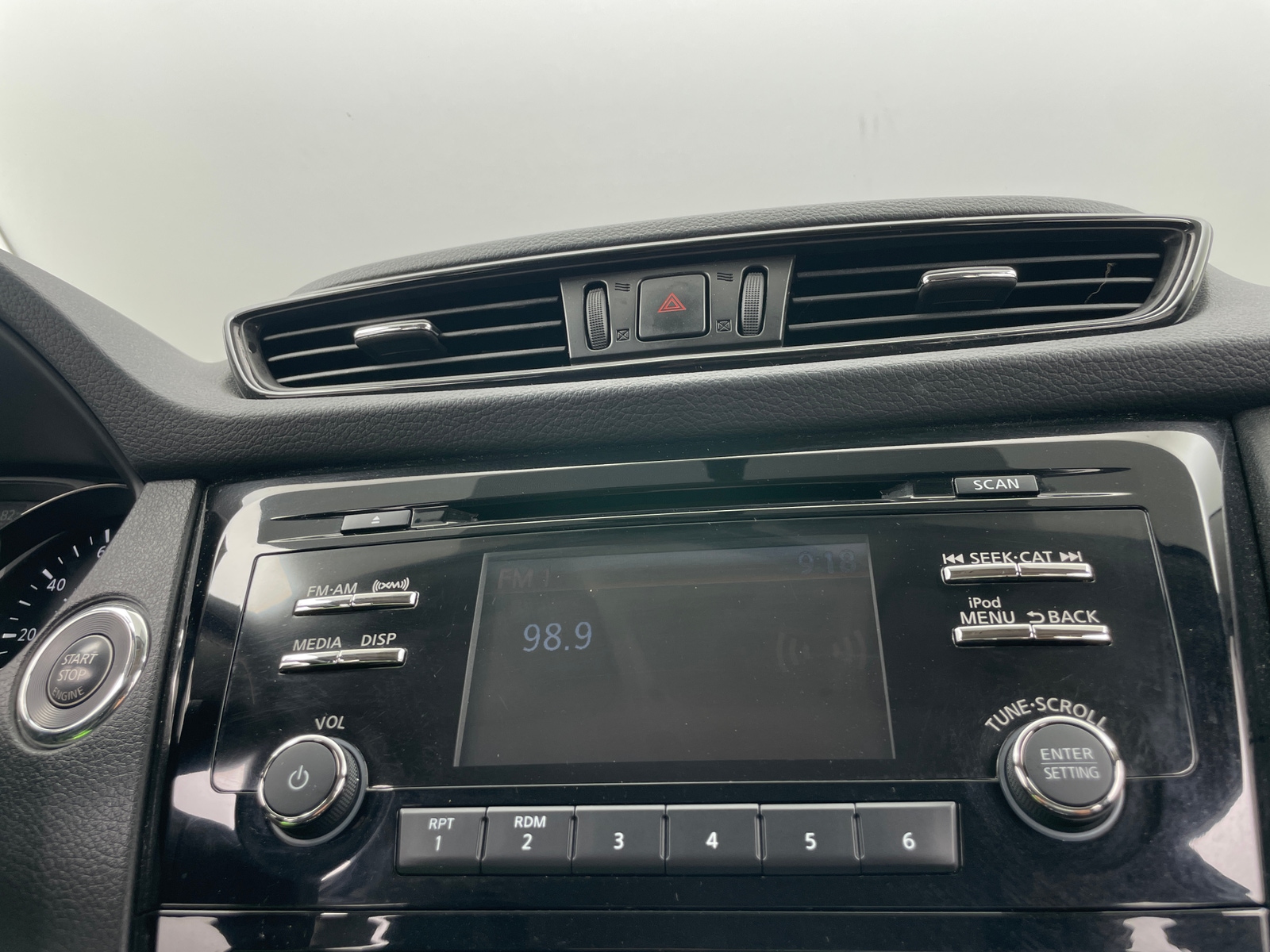 Thumbnail: 2017 Nissan Rogue - 4