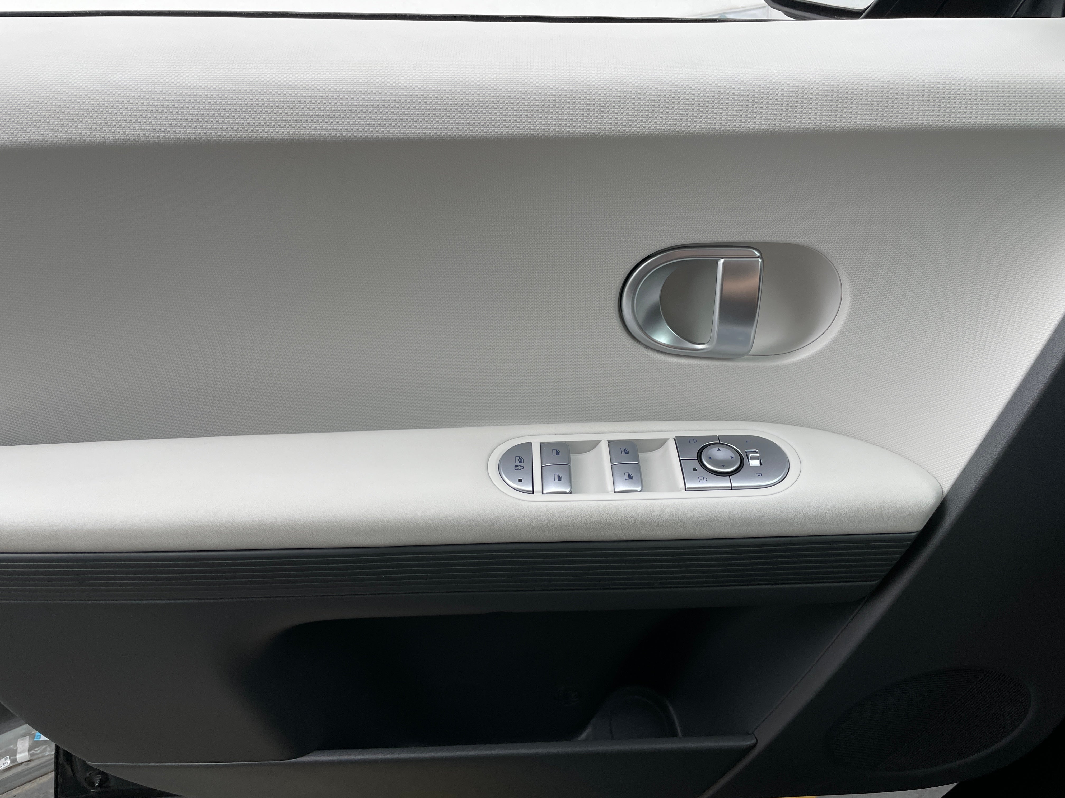 Used 2024 Hyundai IONIQ 5 SE with VIN KM8KMDDF7RU288460 for sale in Auburn, WA