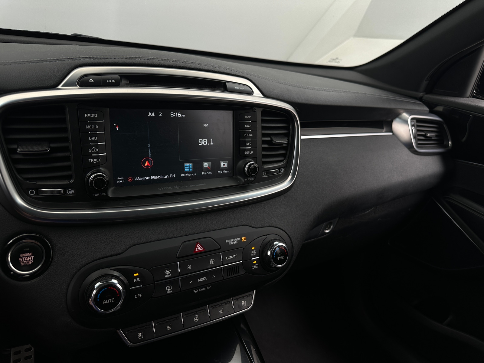 Thumbnail: 2017 Kia Sorento - 3