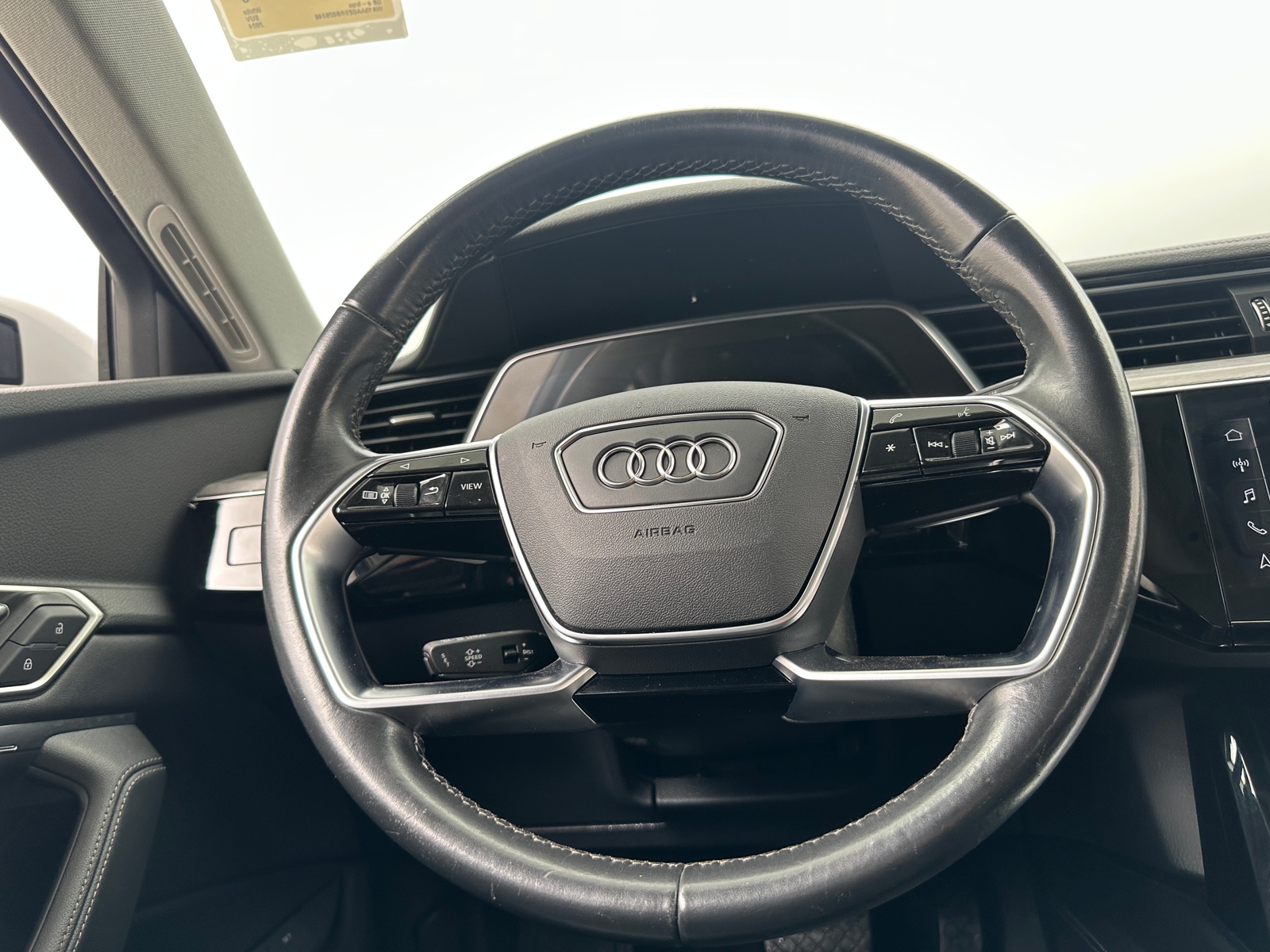 Thumbnail: 2024 Audi Q8 e-tron - 4