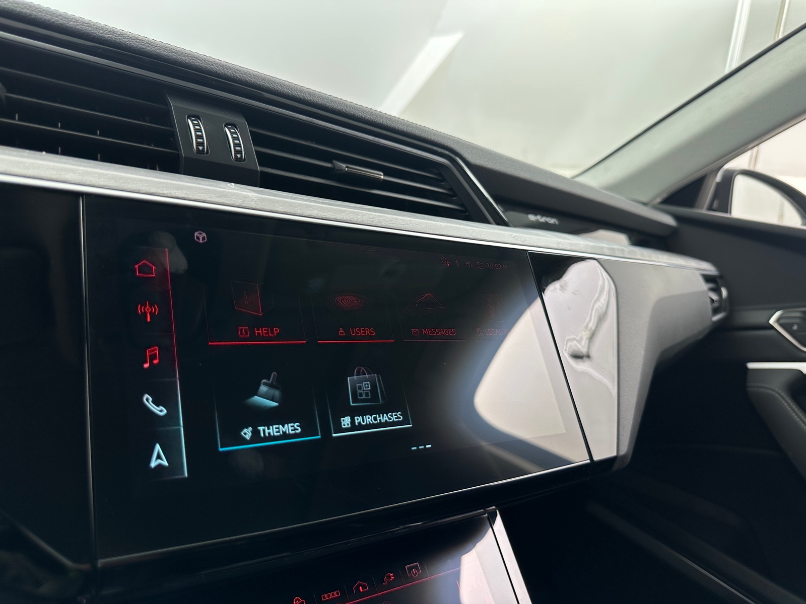 Thumbnail: 2024 Audi Q8 e-tron - 3