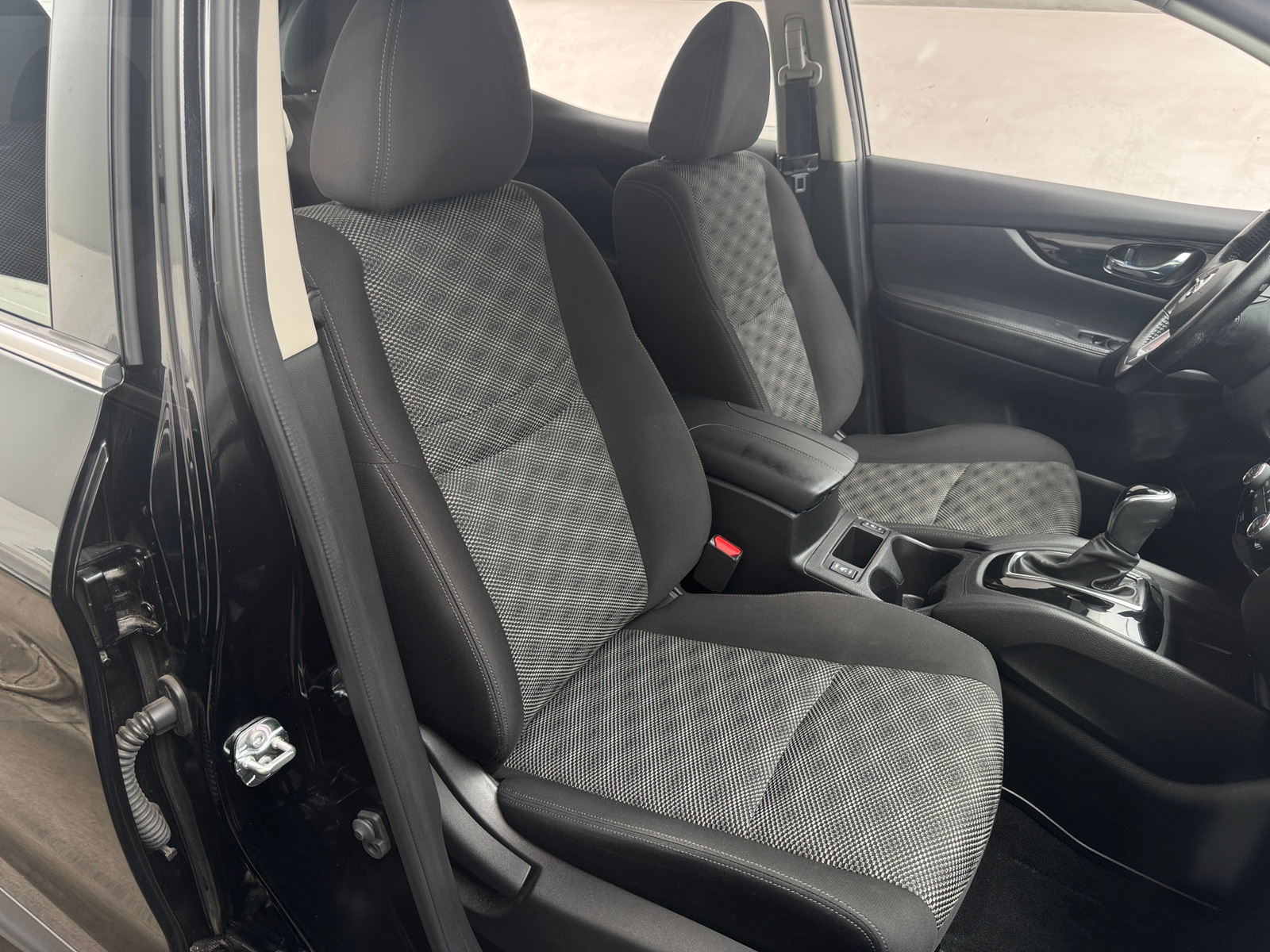 Thumbnail: 2020 Nissan Rogue Sport - 2
