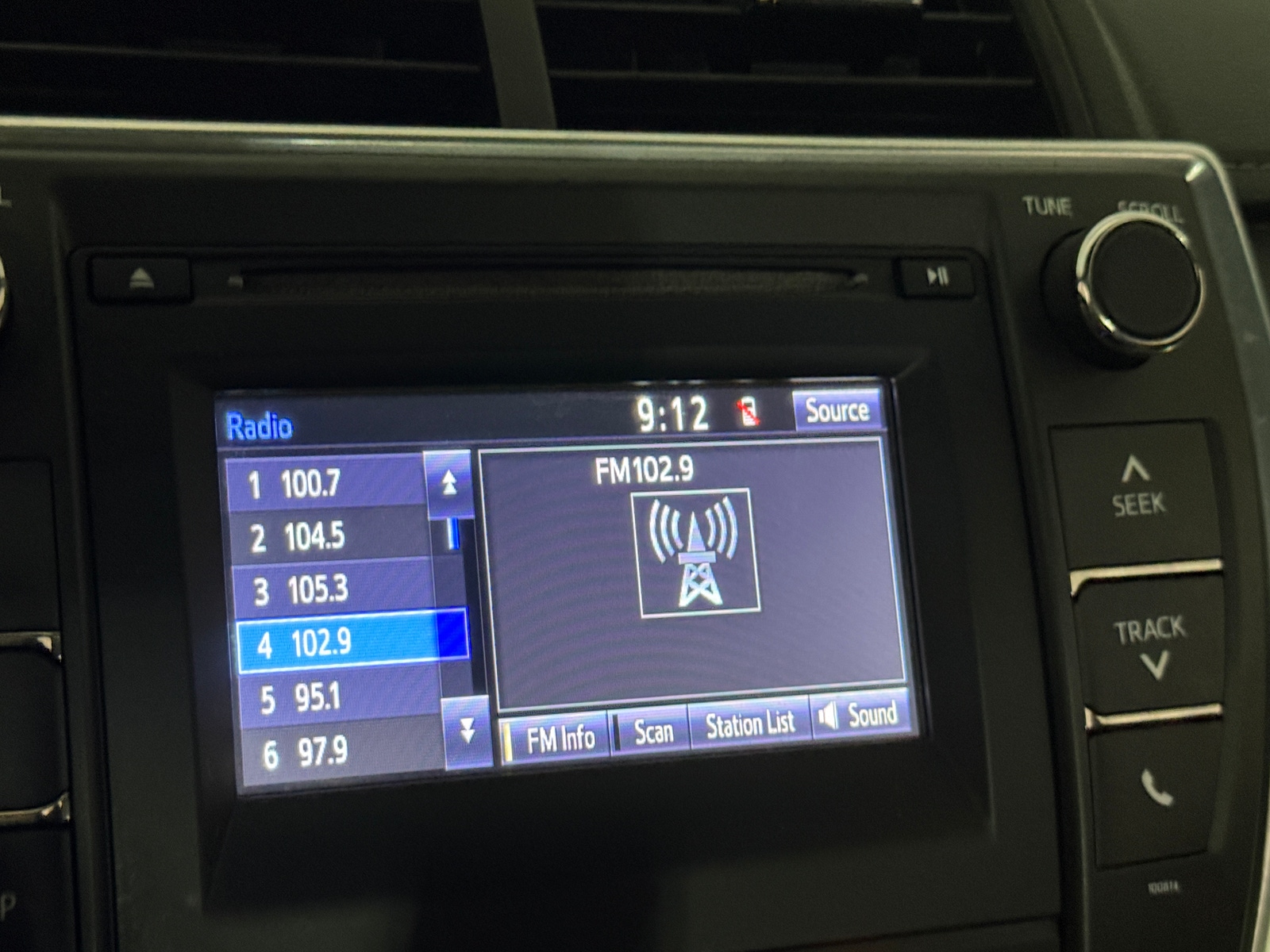 Thumbnail: 2017 Toyota Camry - 4