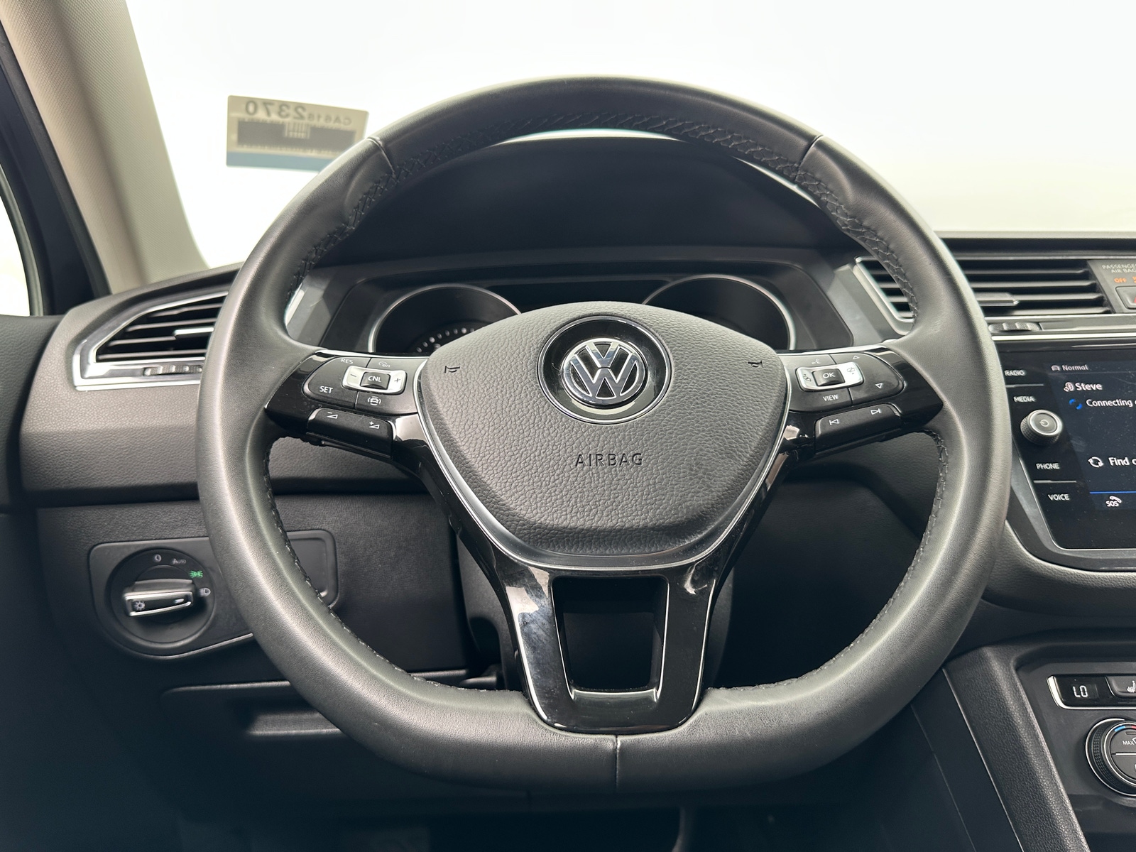 Thumbnail: 2020 Volkswagen Tiguan - 4