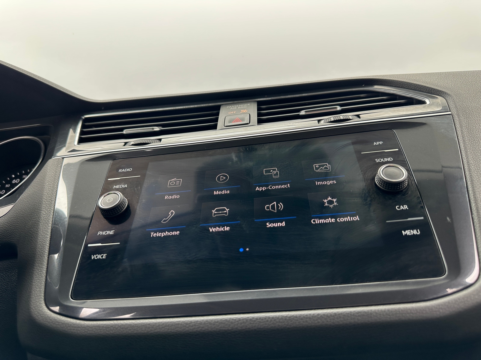 Thumbnail: 2020 Volkswagen Tiguan - 3