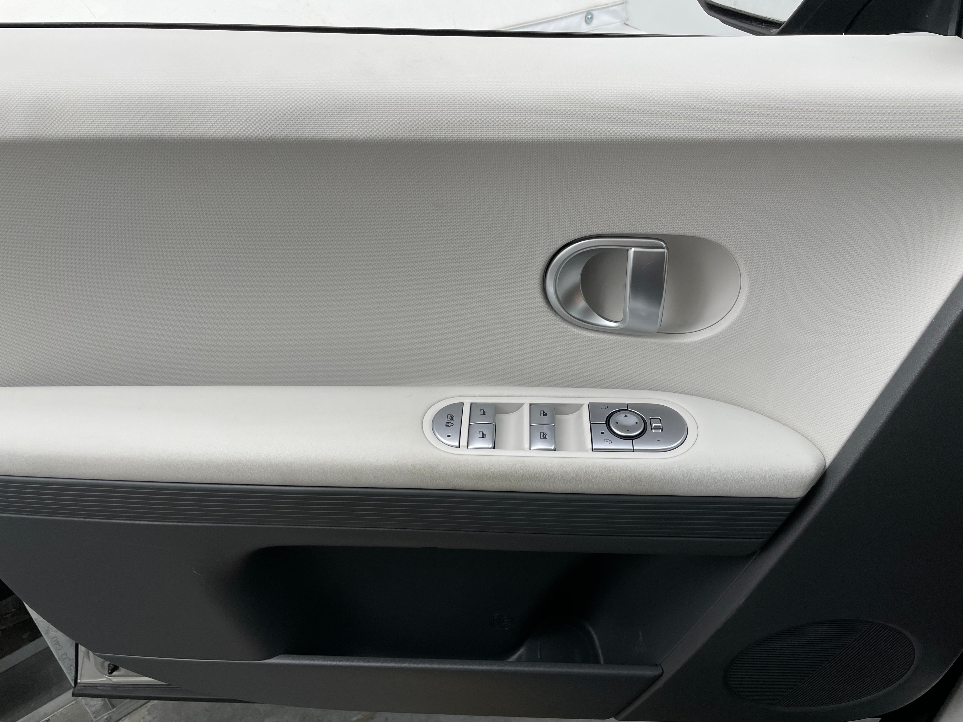 Used 2024 Hyundai IONIQ 5 SEL with VIN KM8KNDDFXRU294492 for sale in Oak Creek, WI