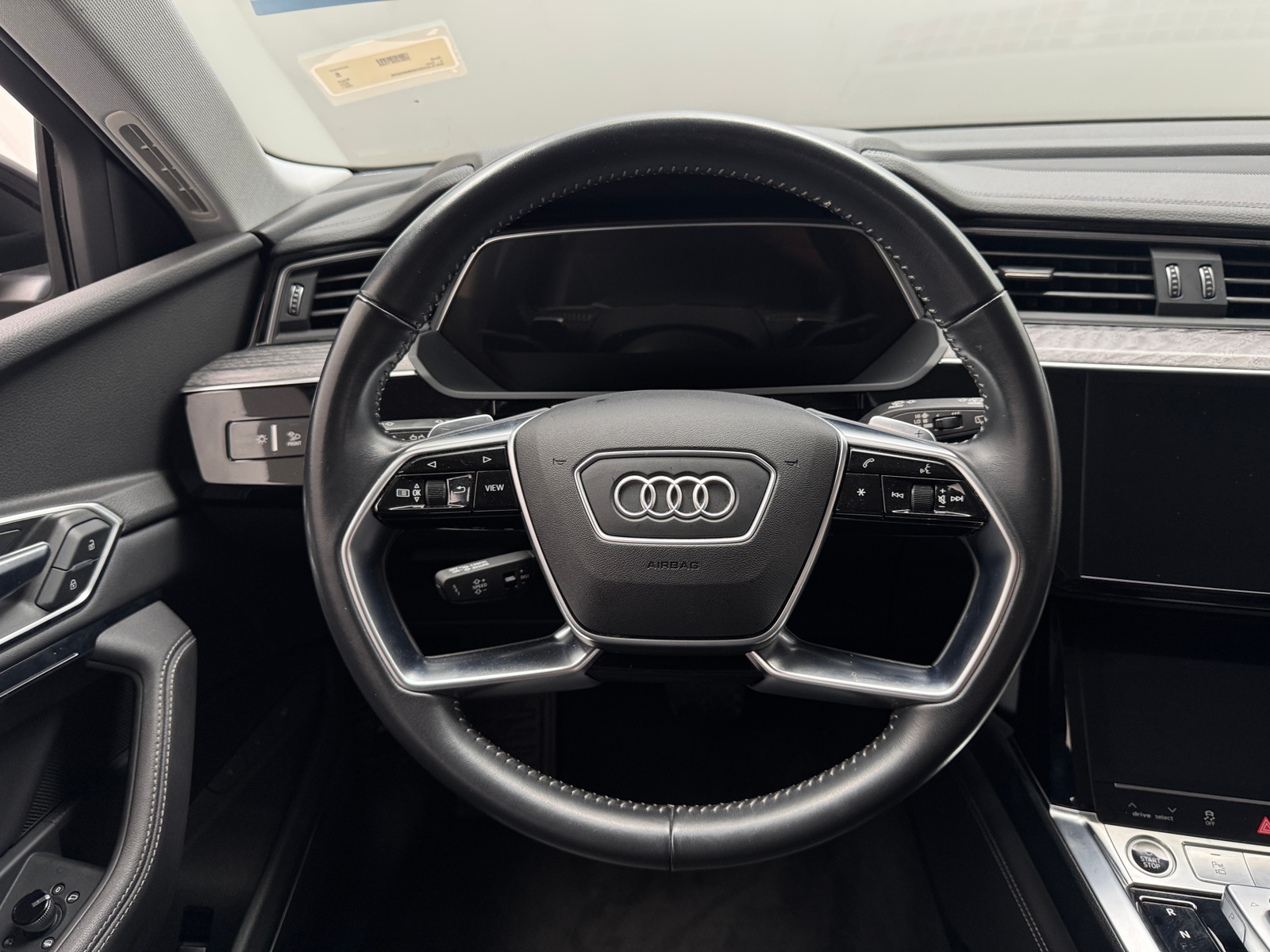 Thumbnail: 2021 Audi e-tron - 4
